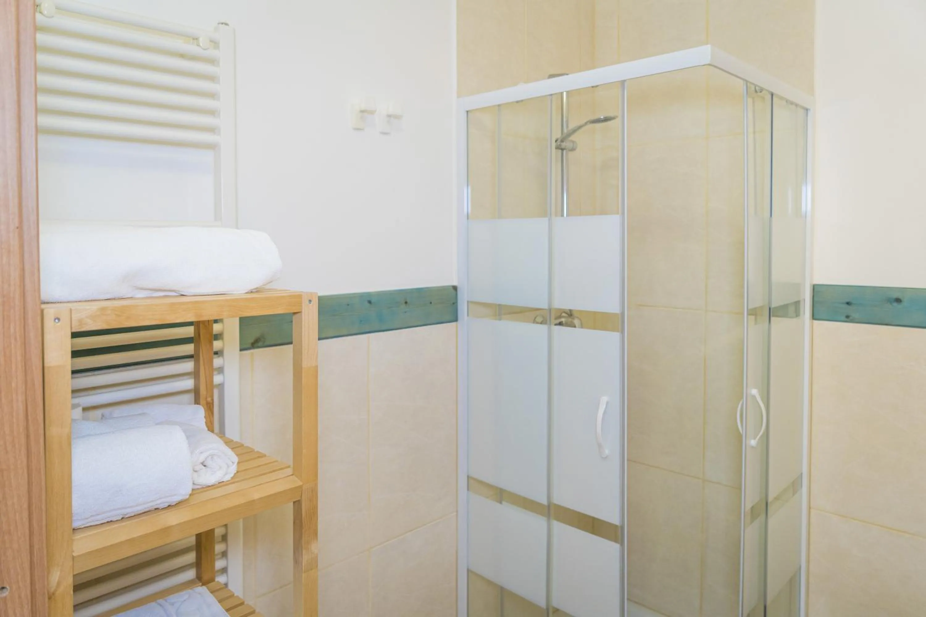 Shower in Hotel Orsa Maggiore