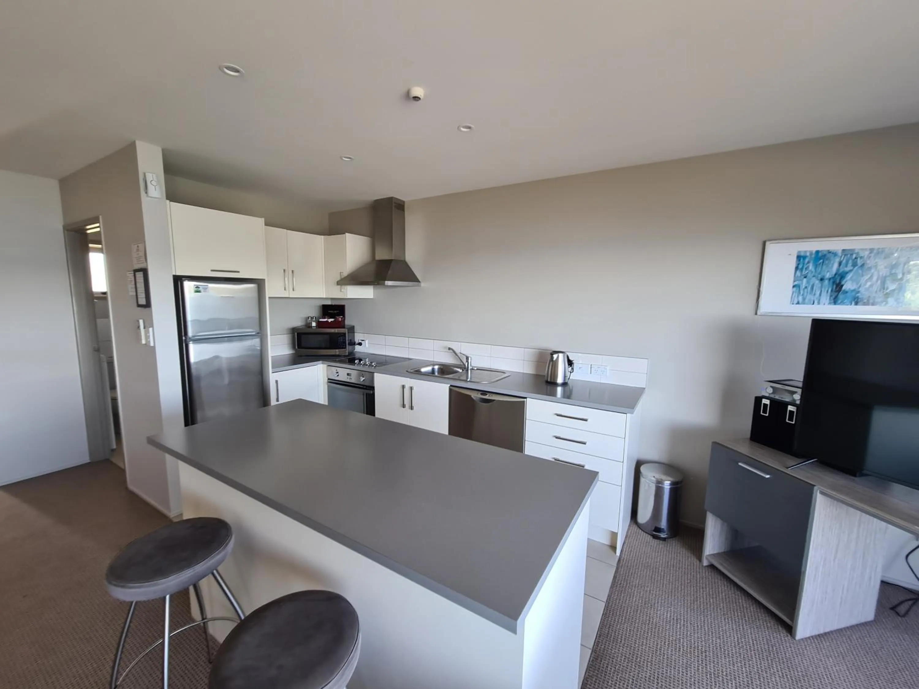 Kitchen or kitchenette in Te Kaha Beach Hotel