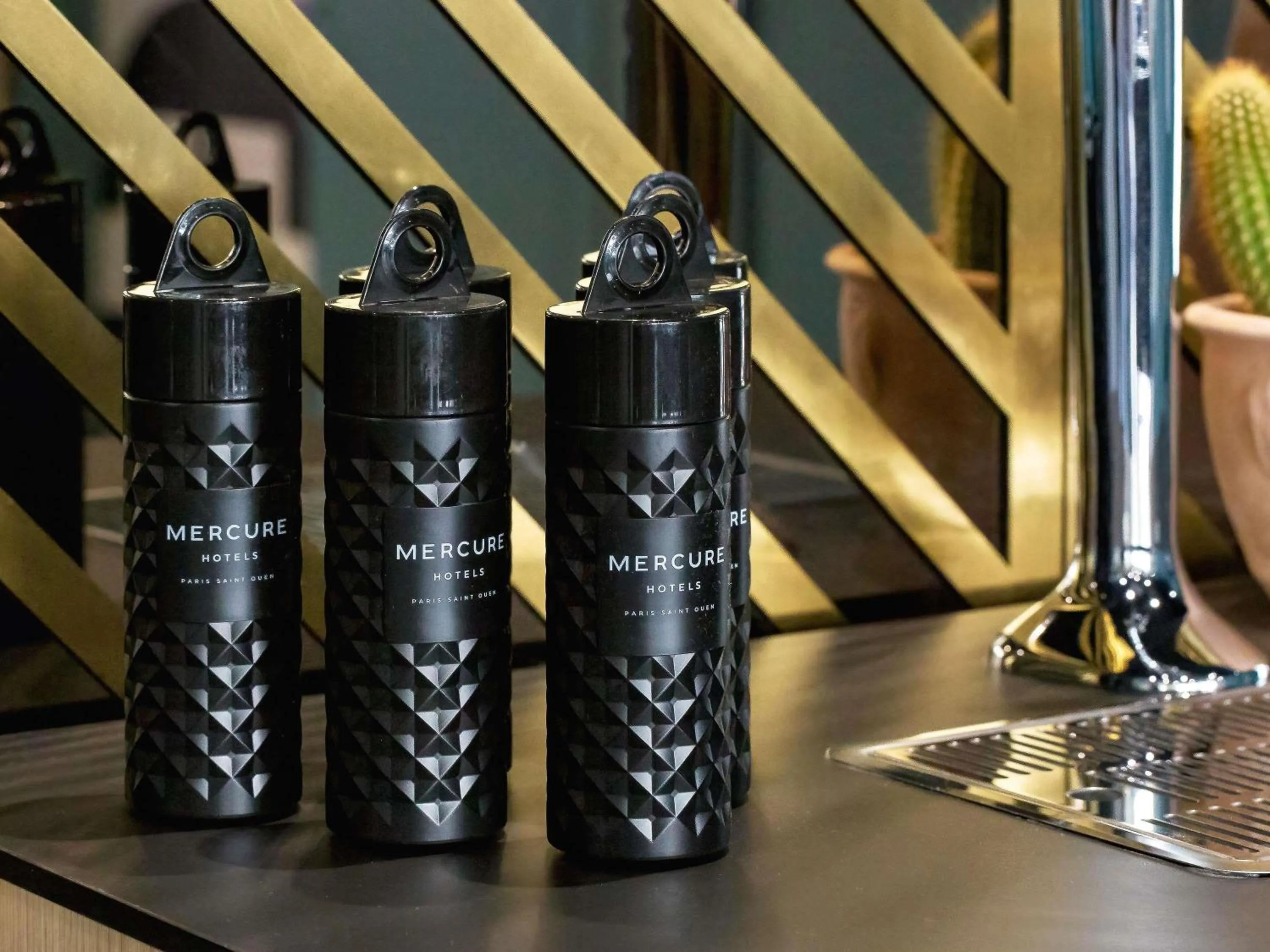 Property building in Mercure Paris Saint-Ouen