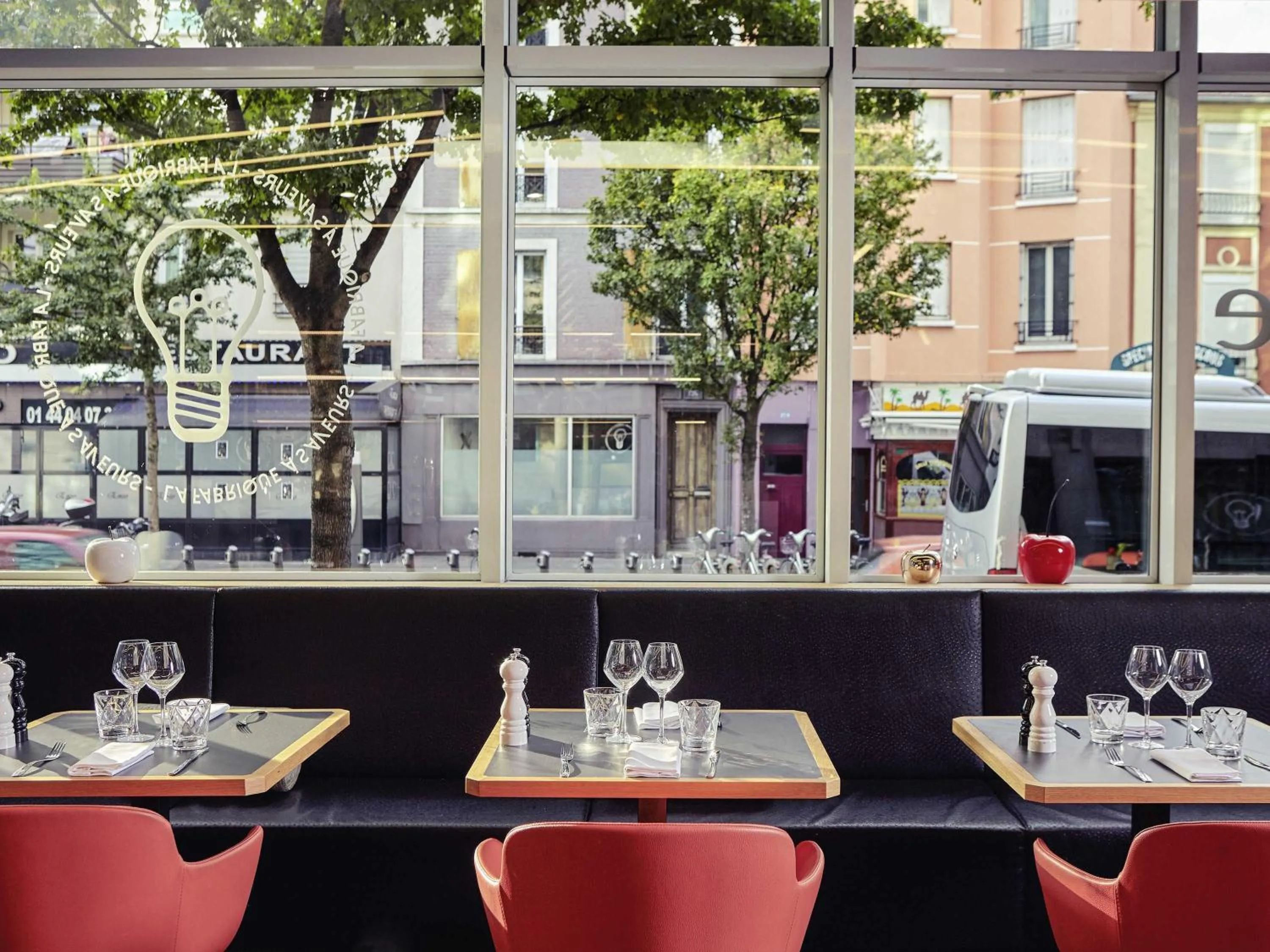 Restaurant/places to eat in Mercure Paris Saint-Ouen