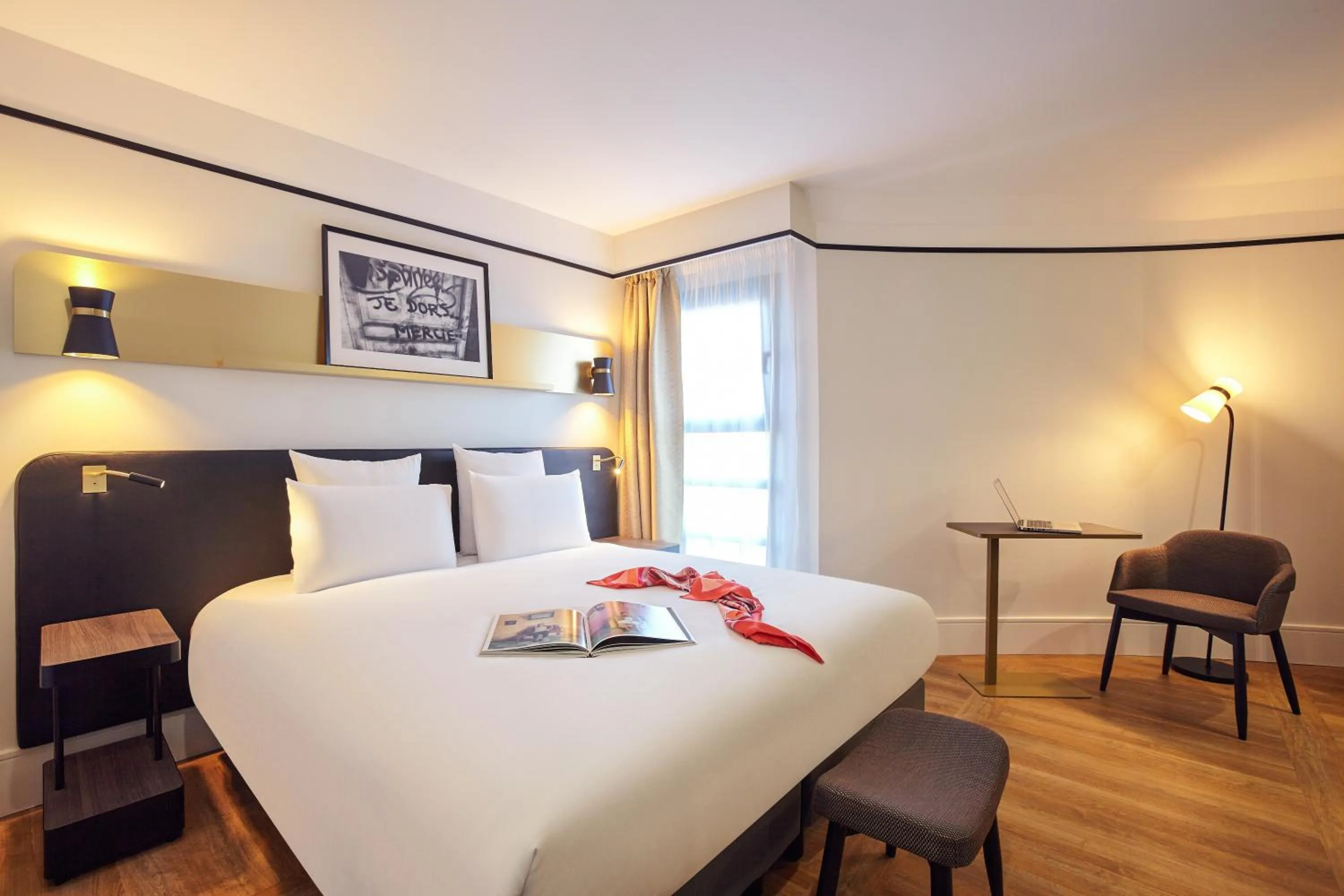 Bed in Mercure Paris Saint-Ouen