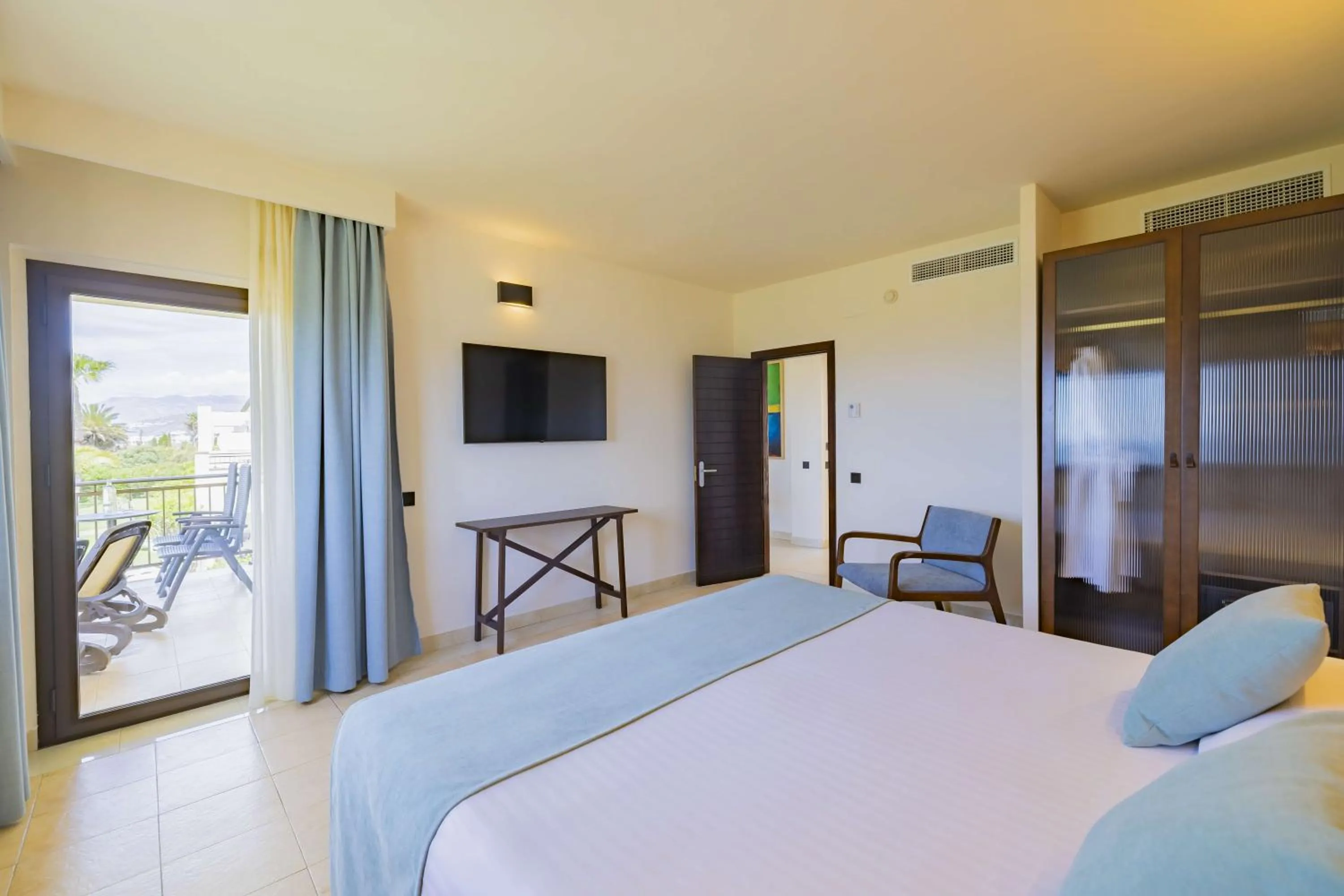 Bed in Impressive Playa Granada Golf