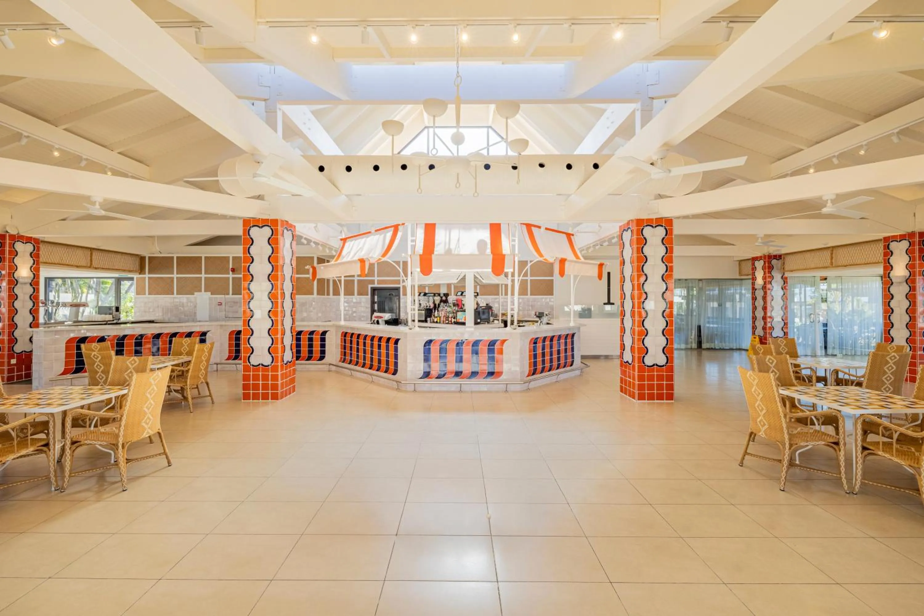 Lounge or bar in Impressive Playa Granada Golf