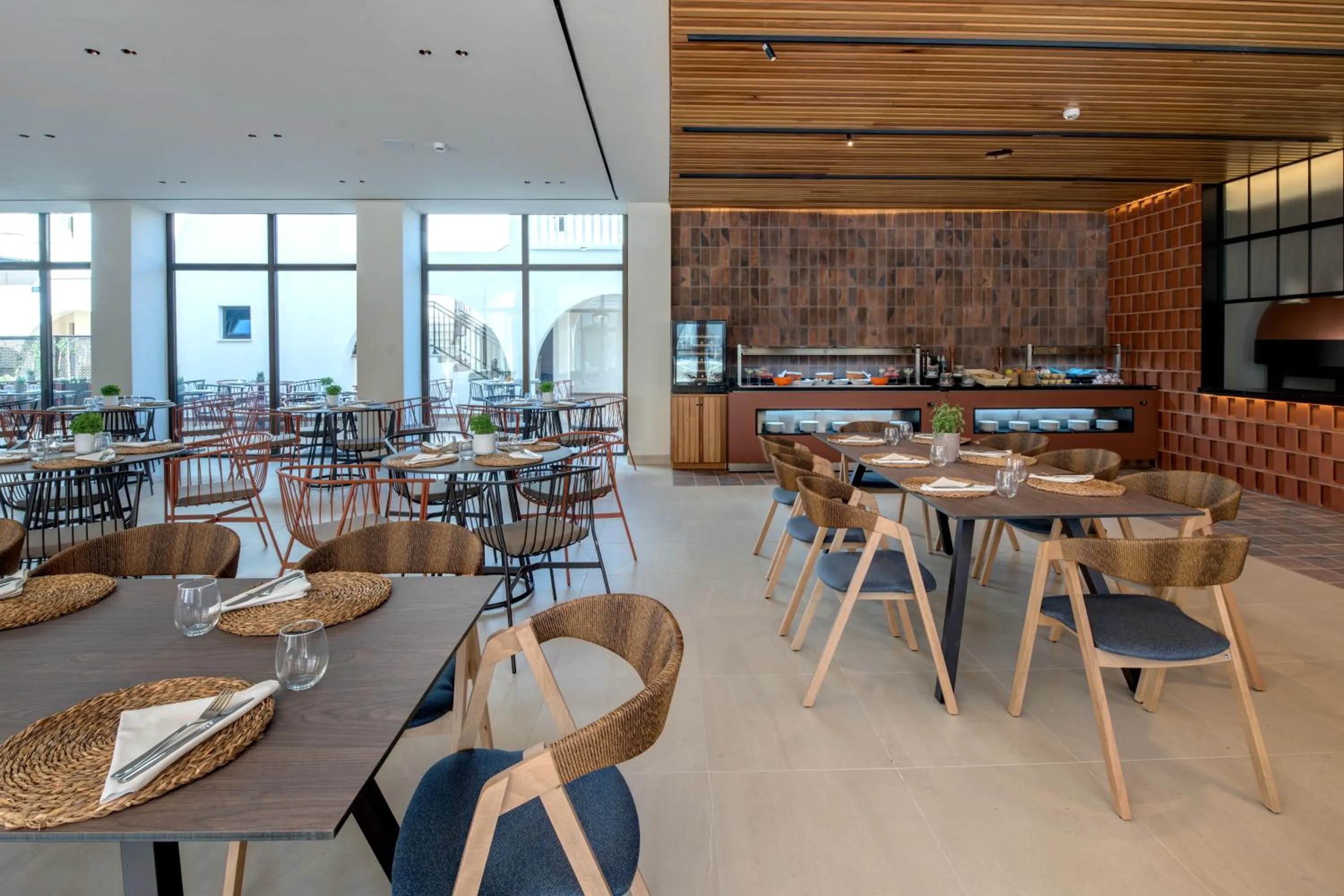 Restaurant/places to eat in Impressive Playa Granada Golf