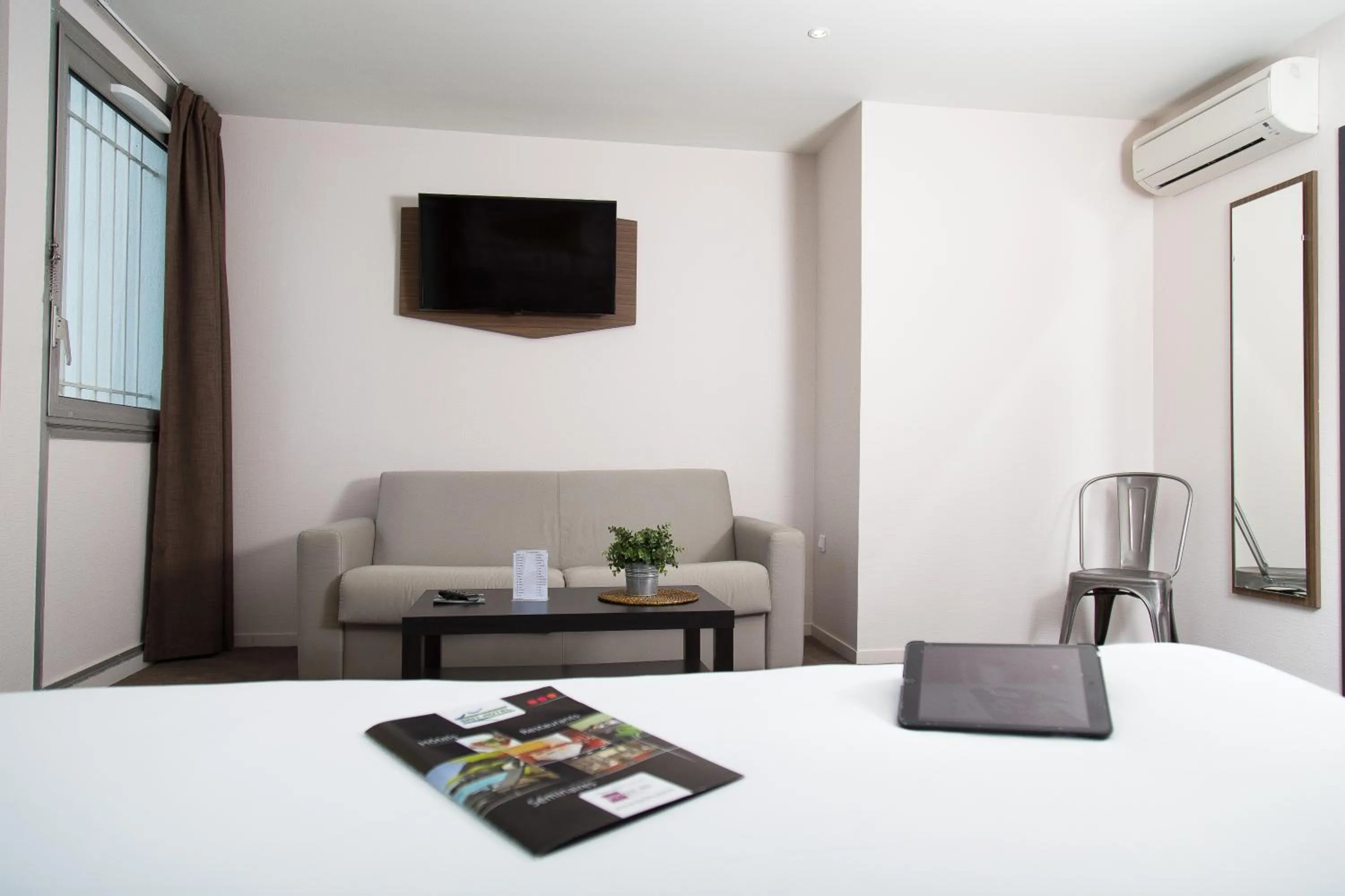 Bedroom, Bed in Brit Hotel Toulouse Colomiers – L’Esplanade