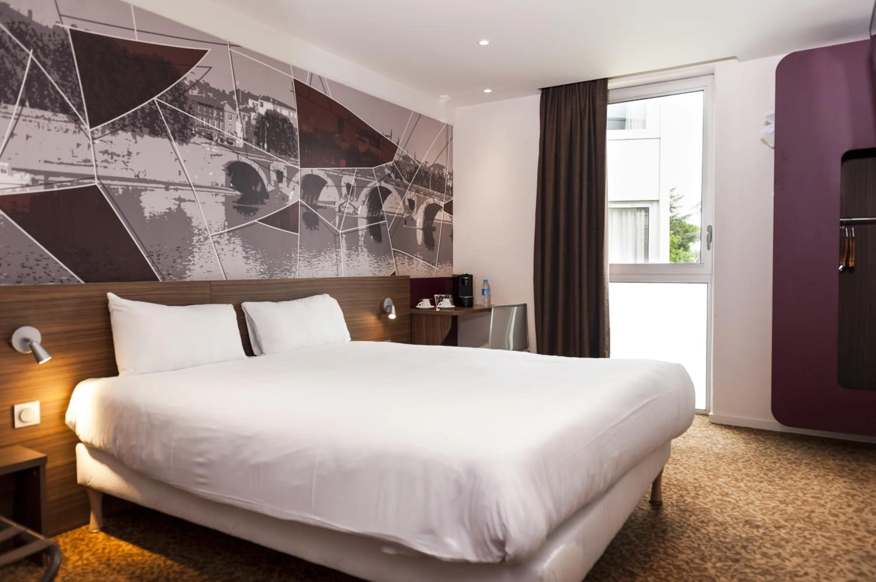 Bedroom, Bed in Brit Hotel Toulouse Colomiers – L’Esplanade