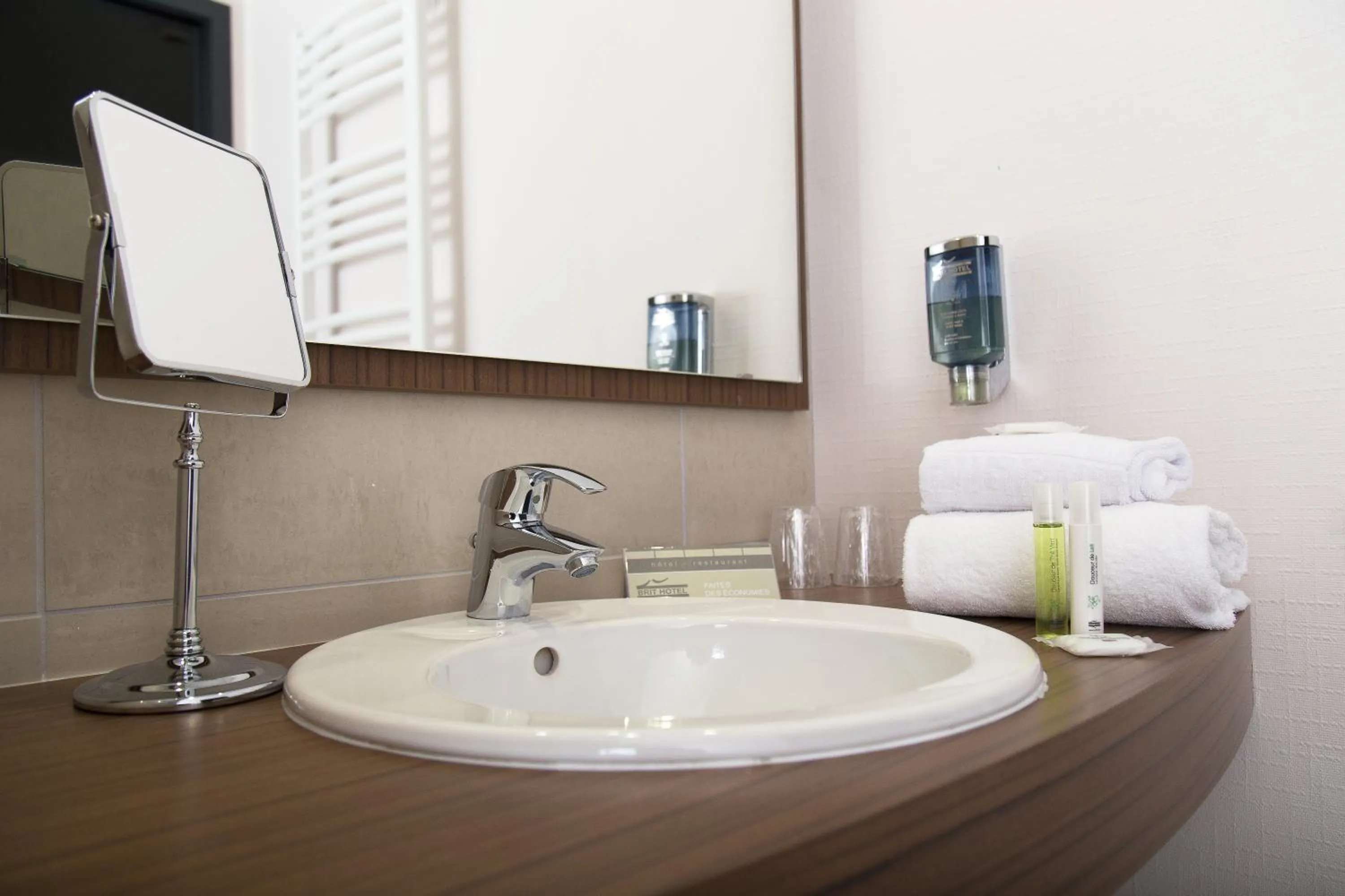 Bathroom in Brit Hotel Toulouse Colomiers – L’Esplanade