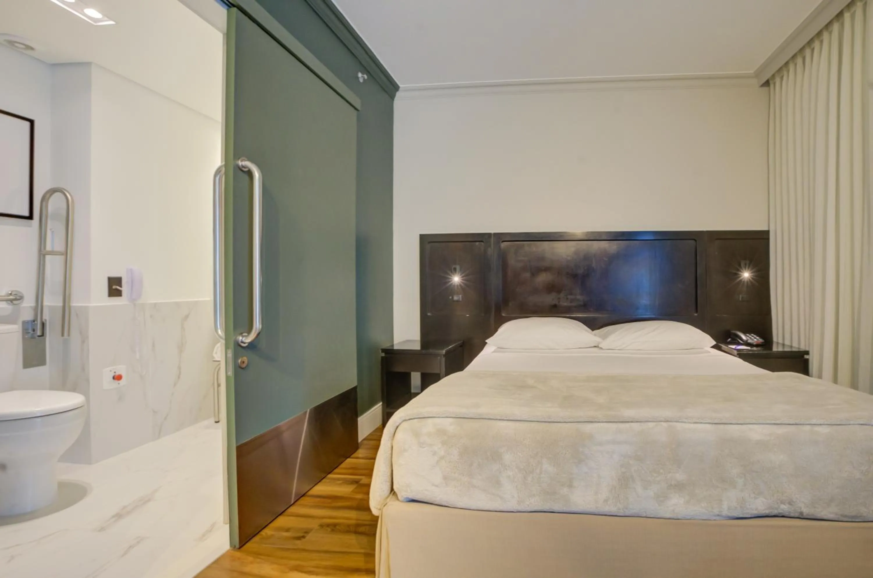 Bed in Transamerica Executive Perdizes