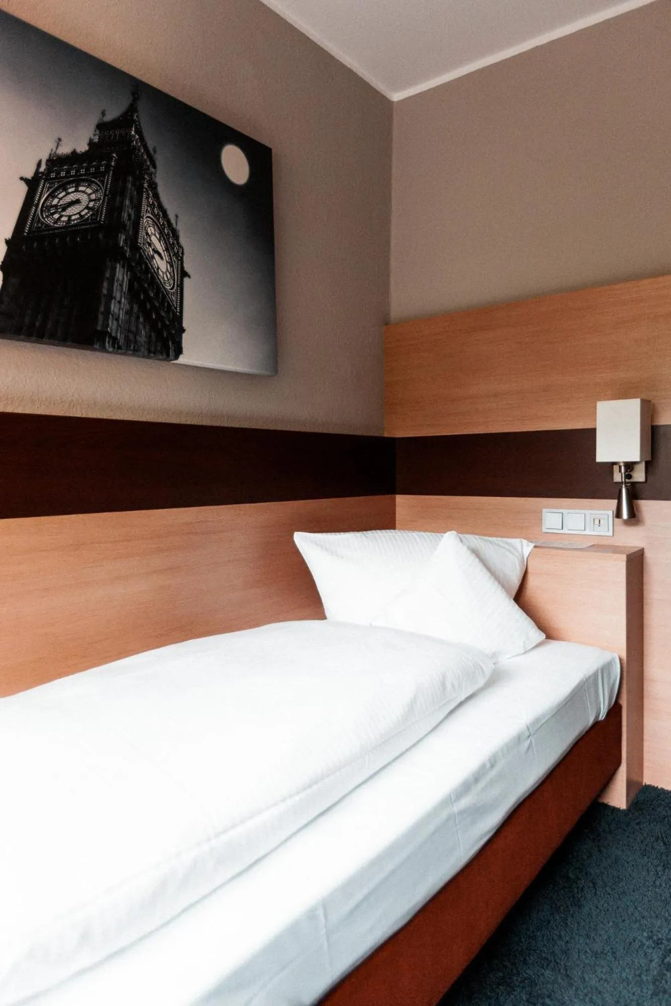 Bed in Hotel am Rothenbaum