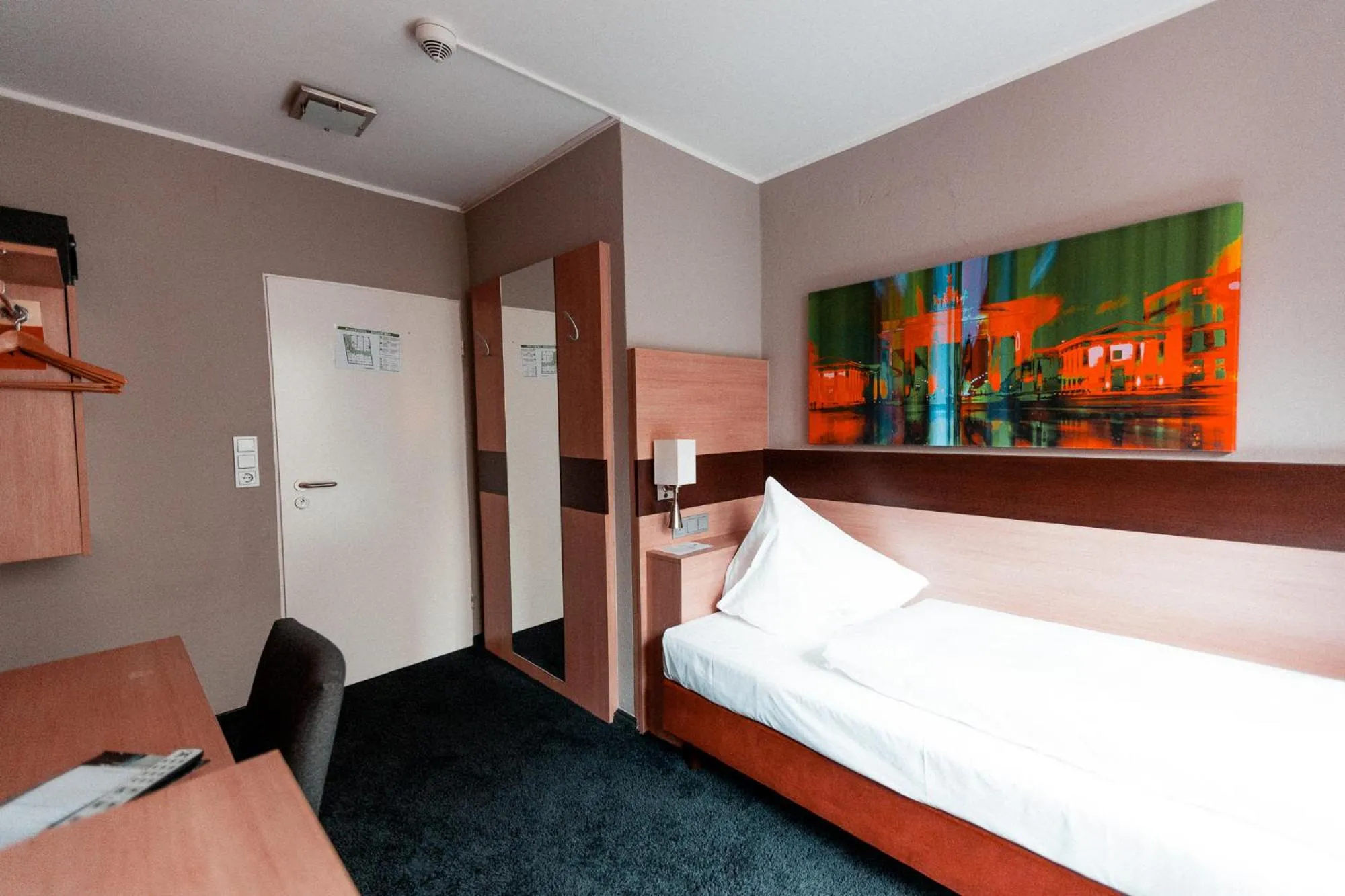 Bed in Hotel am Rothenbaum