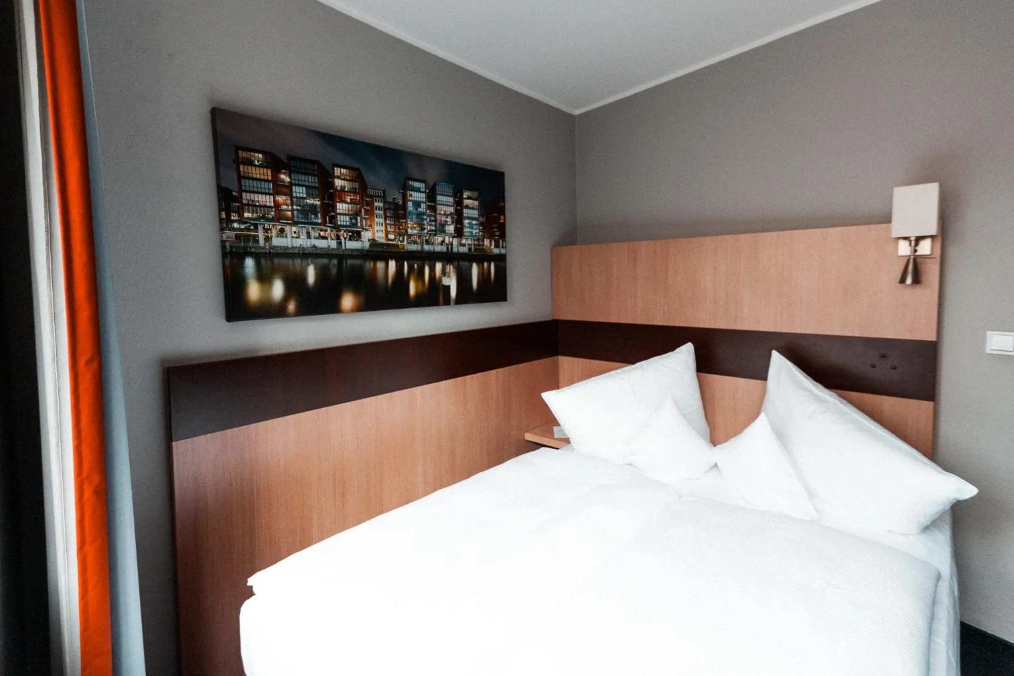 Bed in Hotel am Rothenbaum