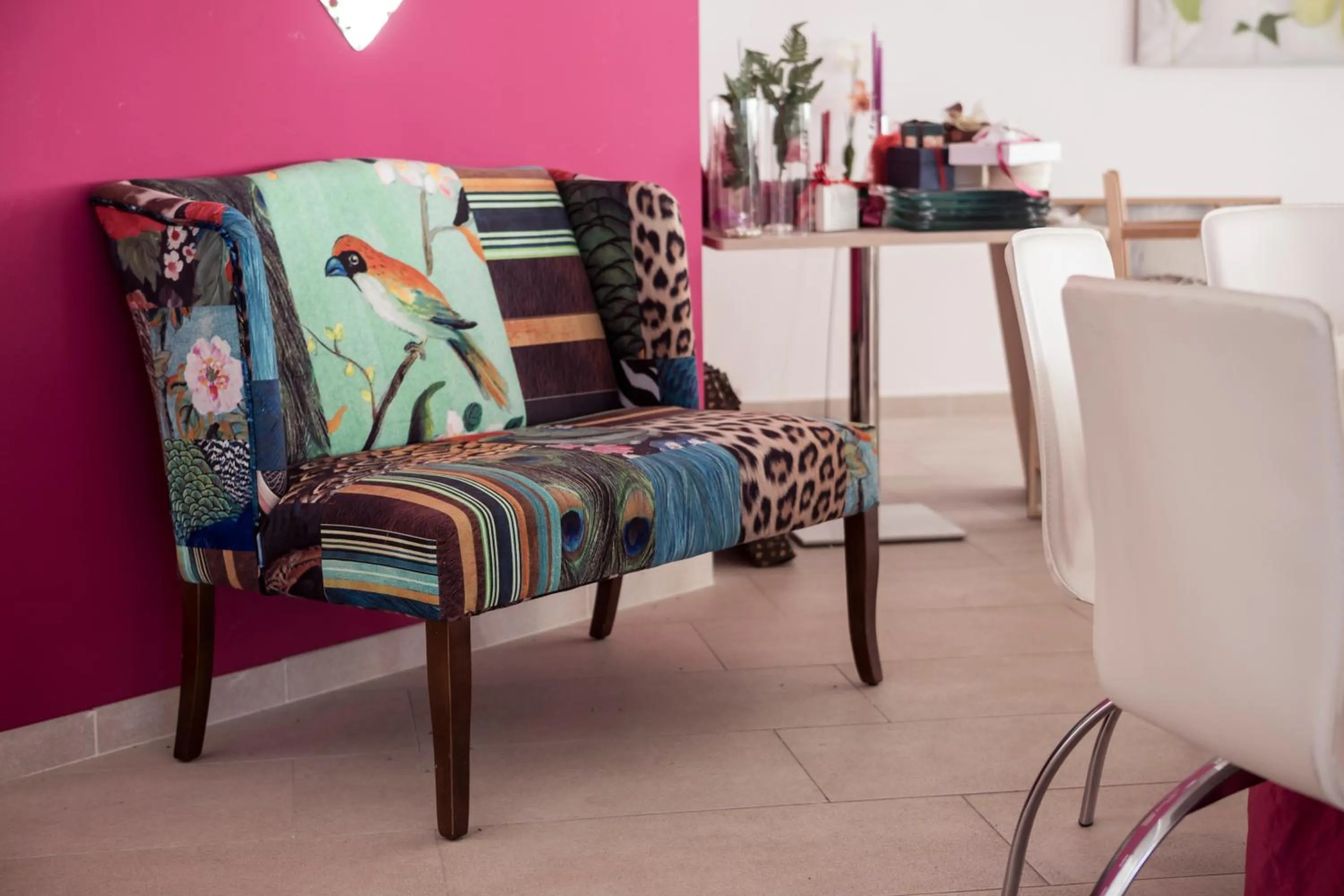 Decorative detail in Manhattan Village Hotel