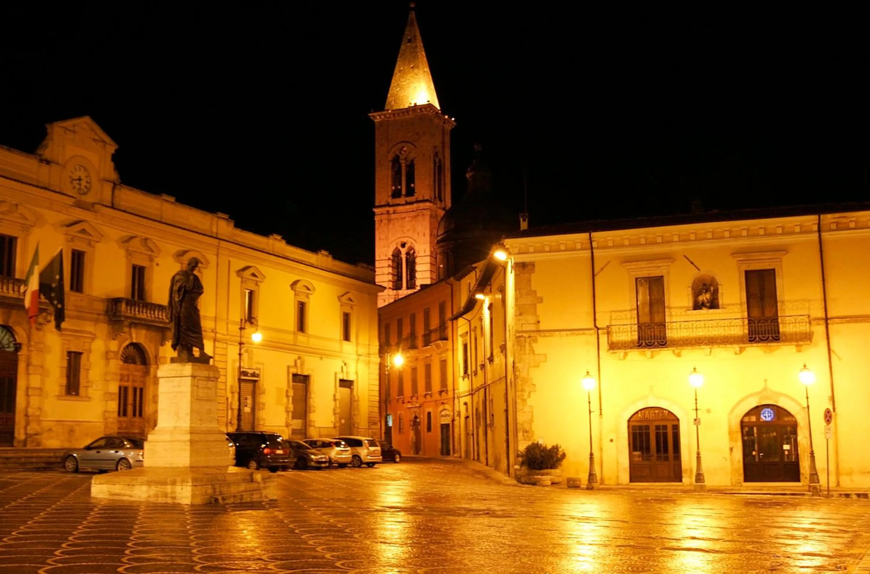 Nearby landmark in Manhattan Village Hotel