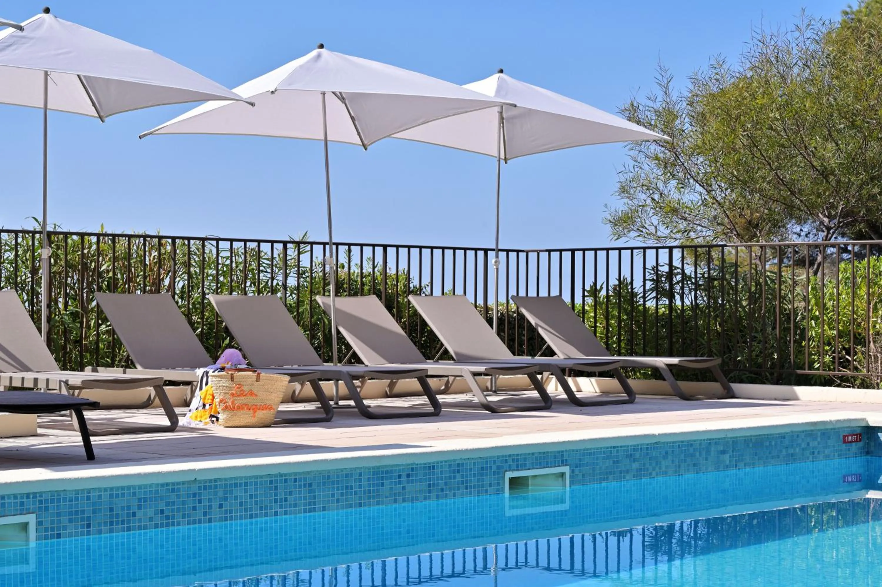 Pool view in Résidence Les Calanques
