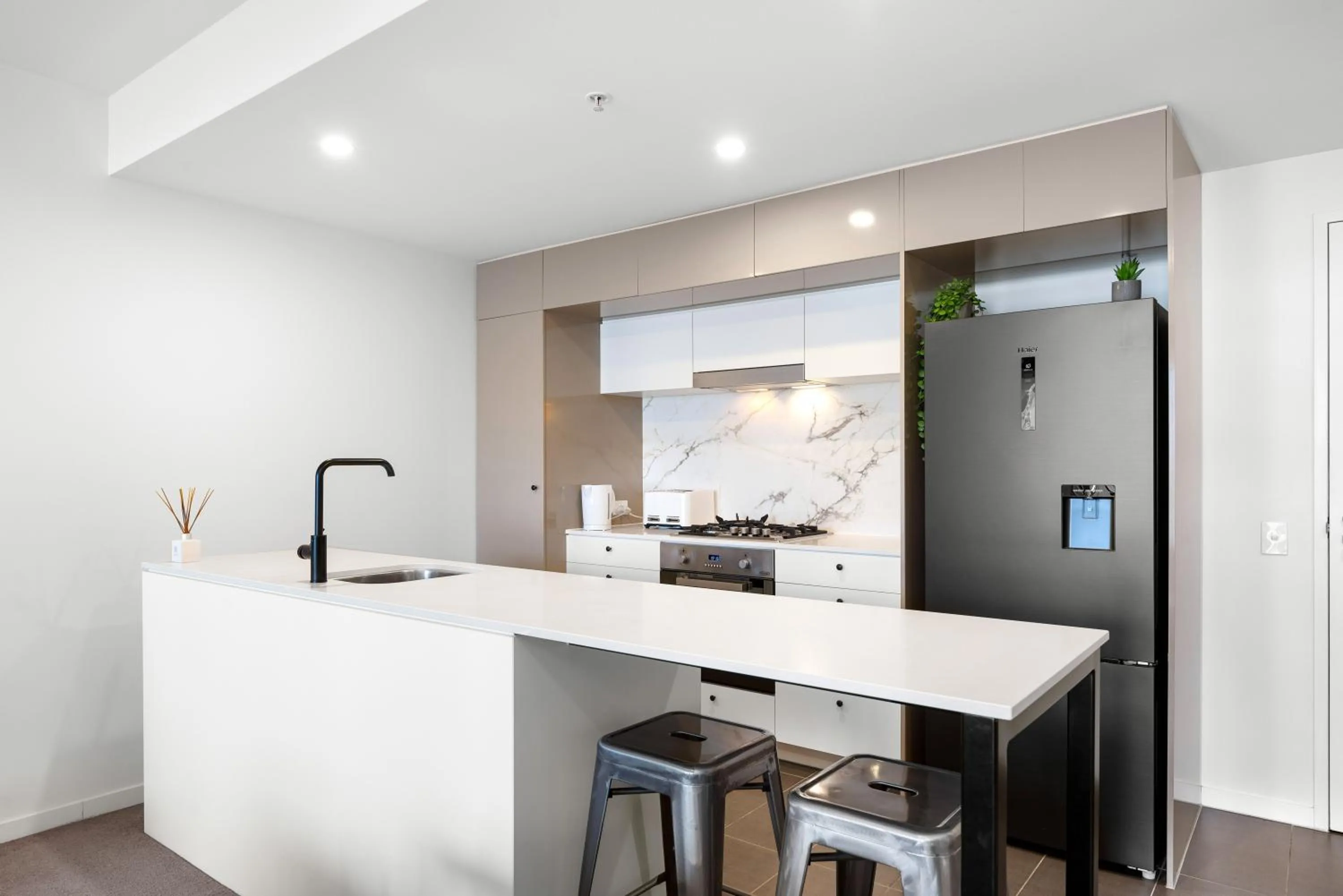 Kitchen or kitchenette in Opera Apartments South Brisbane