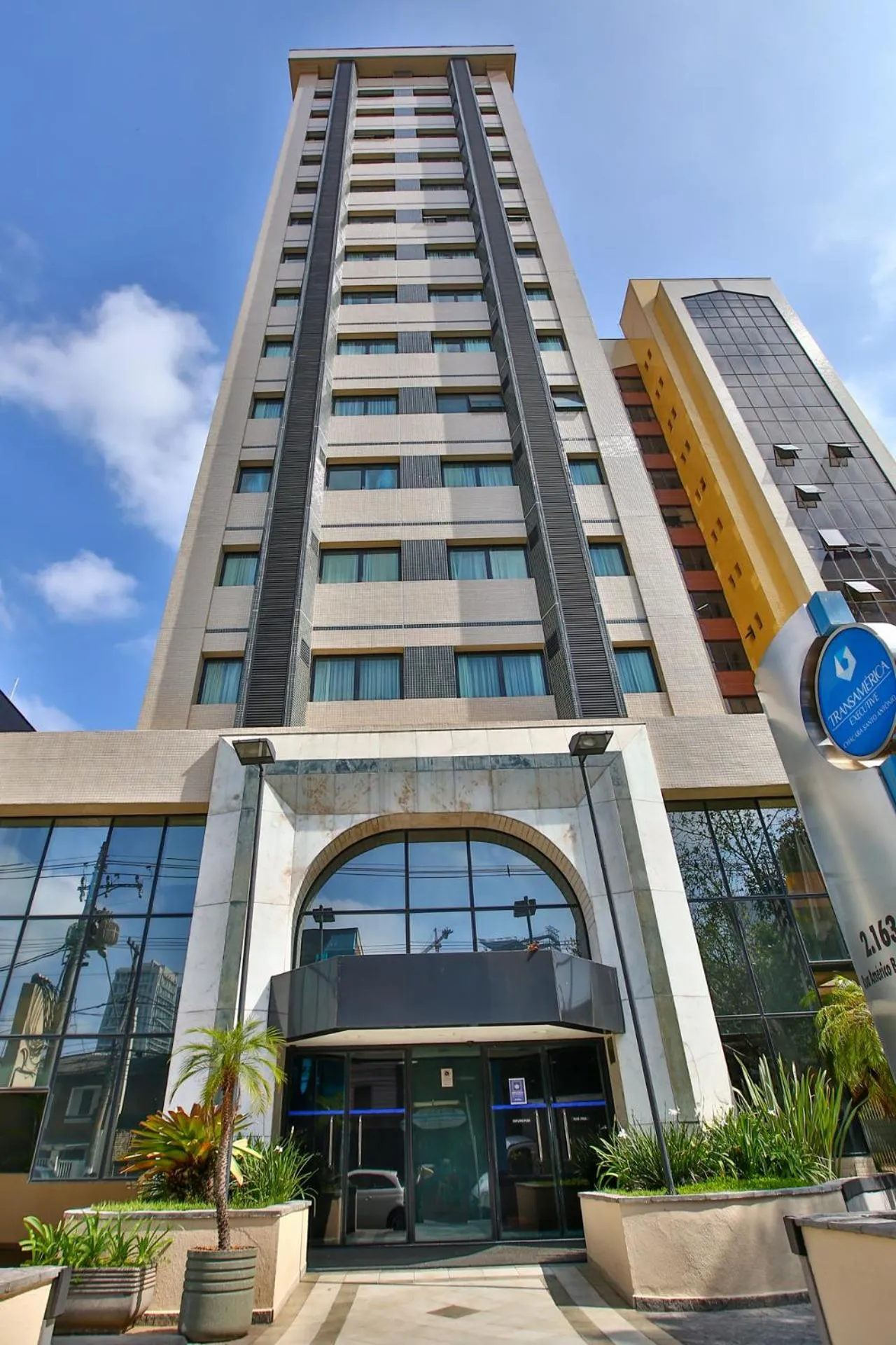 Facade/entrance in Transamerica Executive Chácara Santo Antônio