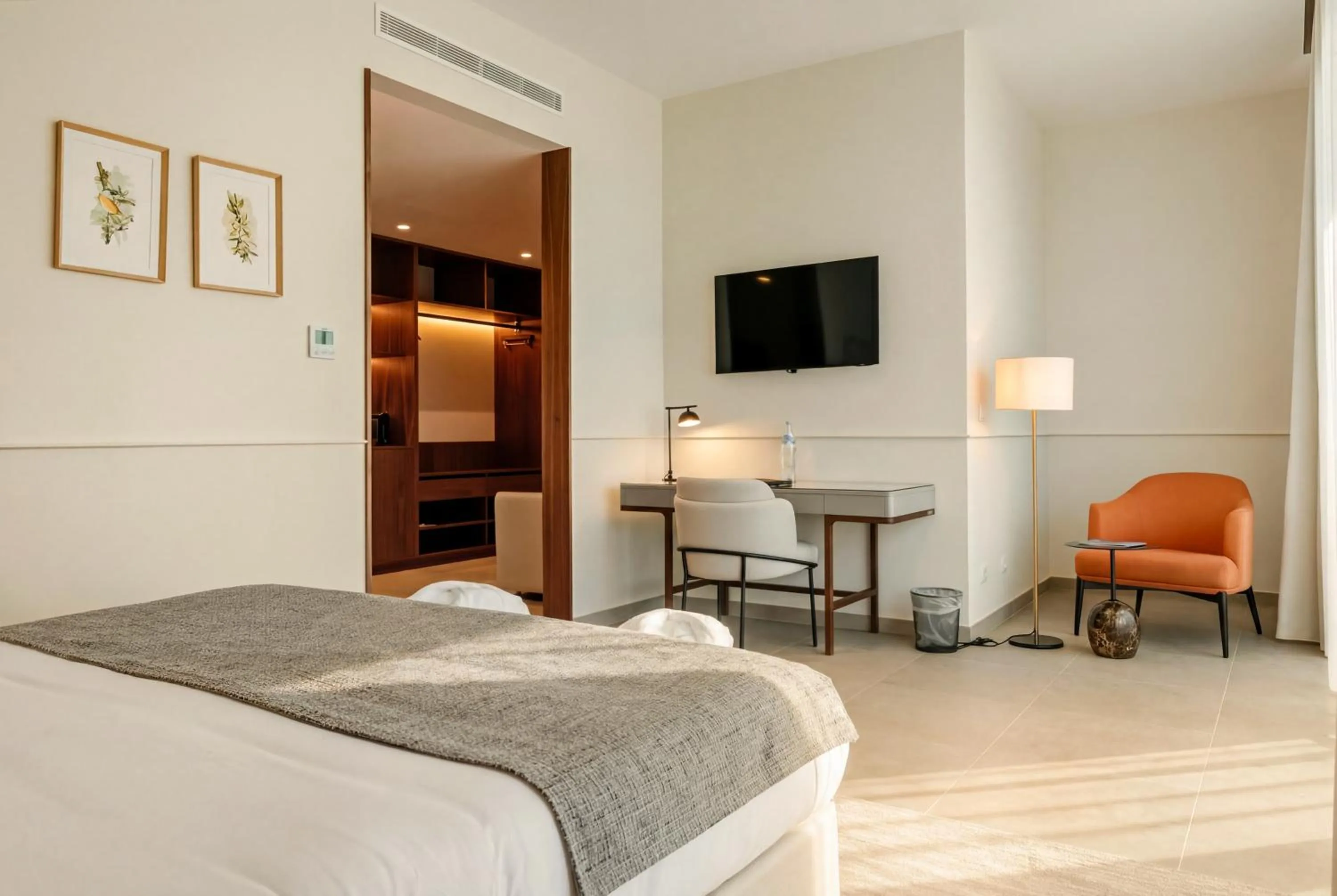 Lake view, Bed in AP Lago Montargil - Conference & SPA