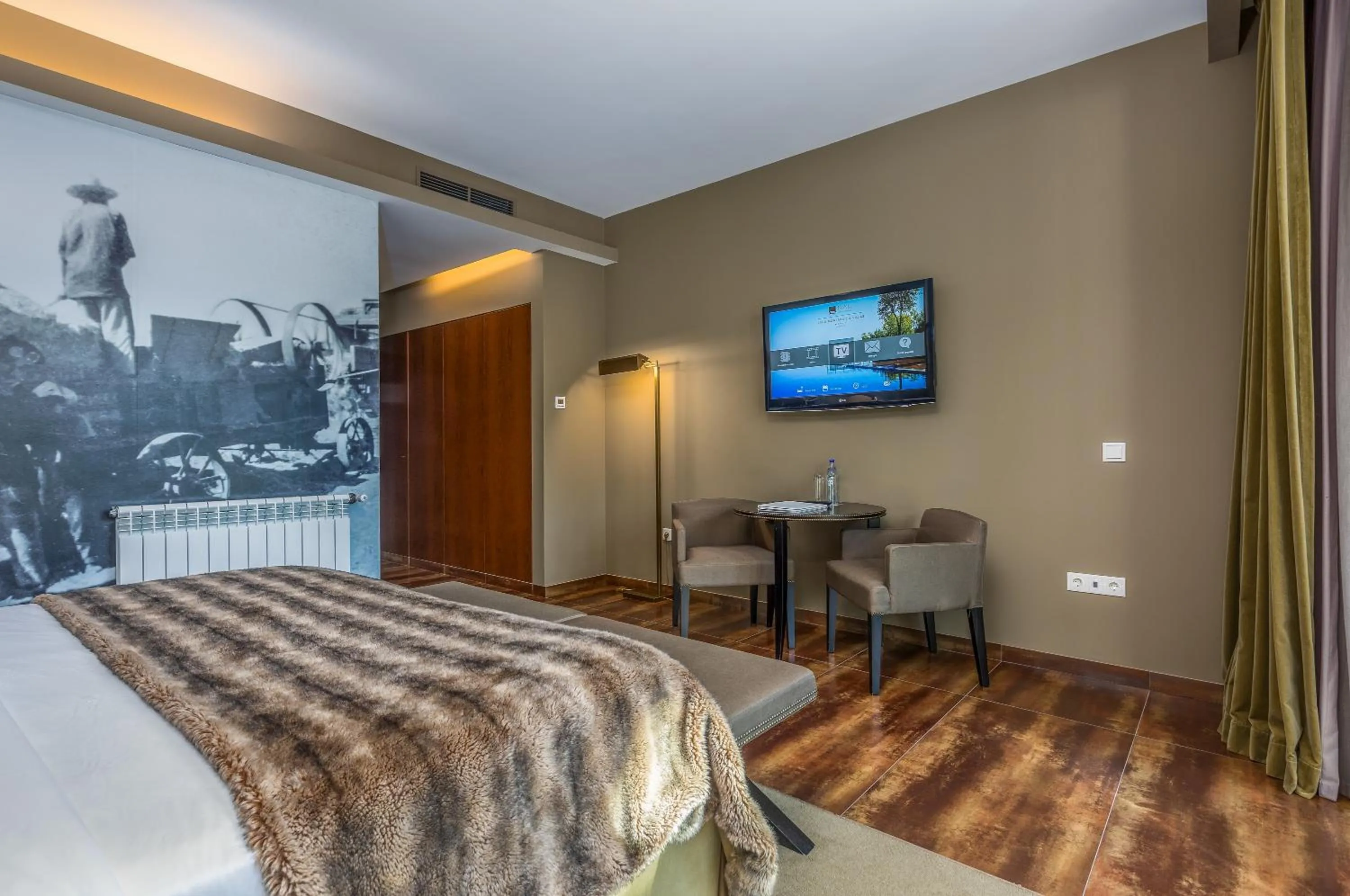 Communal lounge/ TV room, Bed in AP Lago Montargil - Conference & SPA