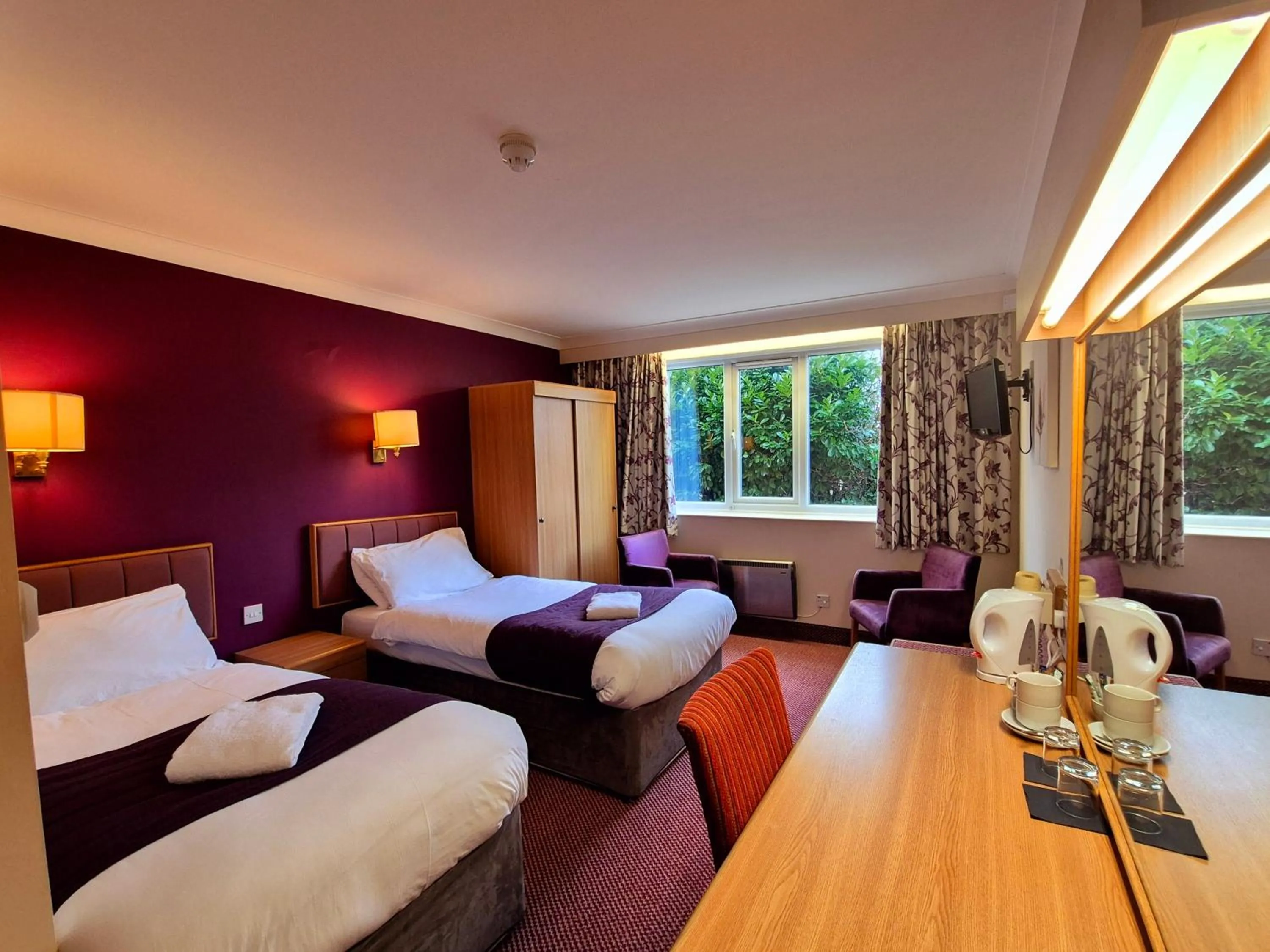 Bedroom, Bed in Supreme Inn Boston