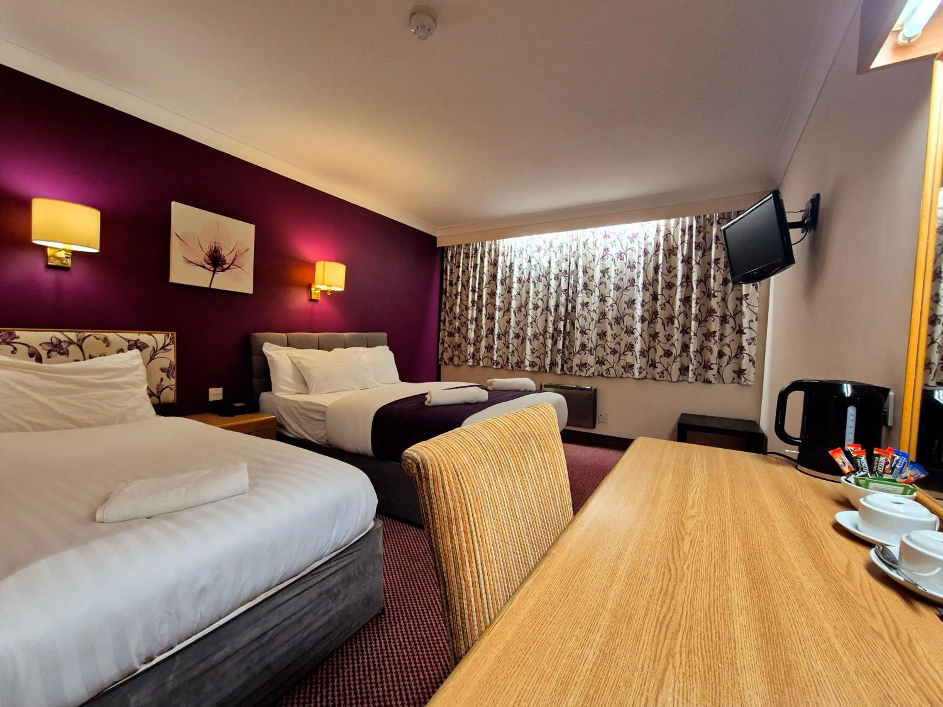 Bedroom, Bed in Supreme Inn Boston