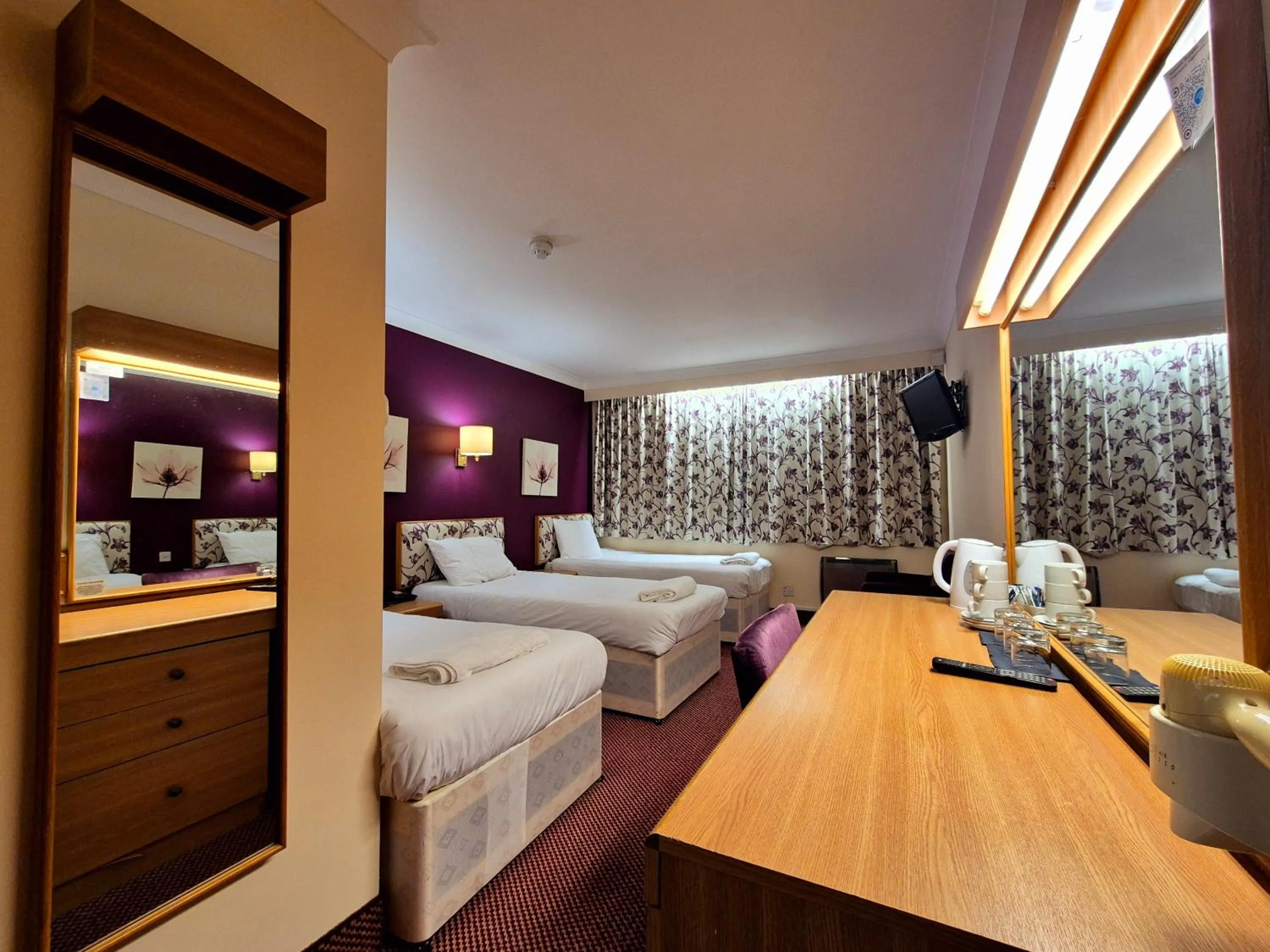 Bed in Supreme Inn Boston