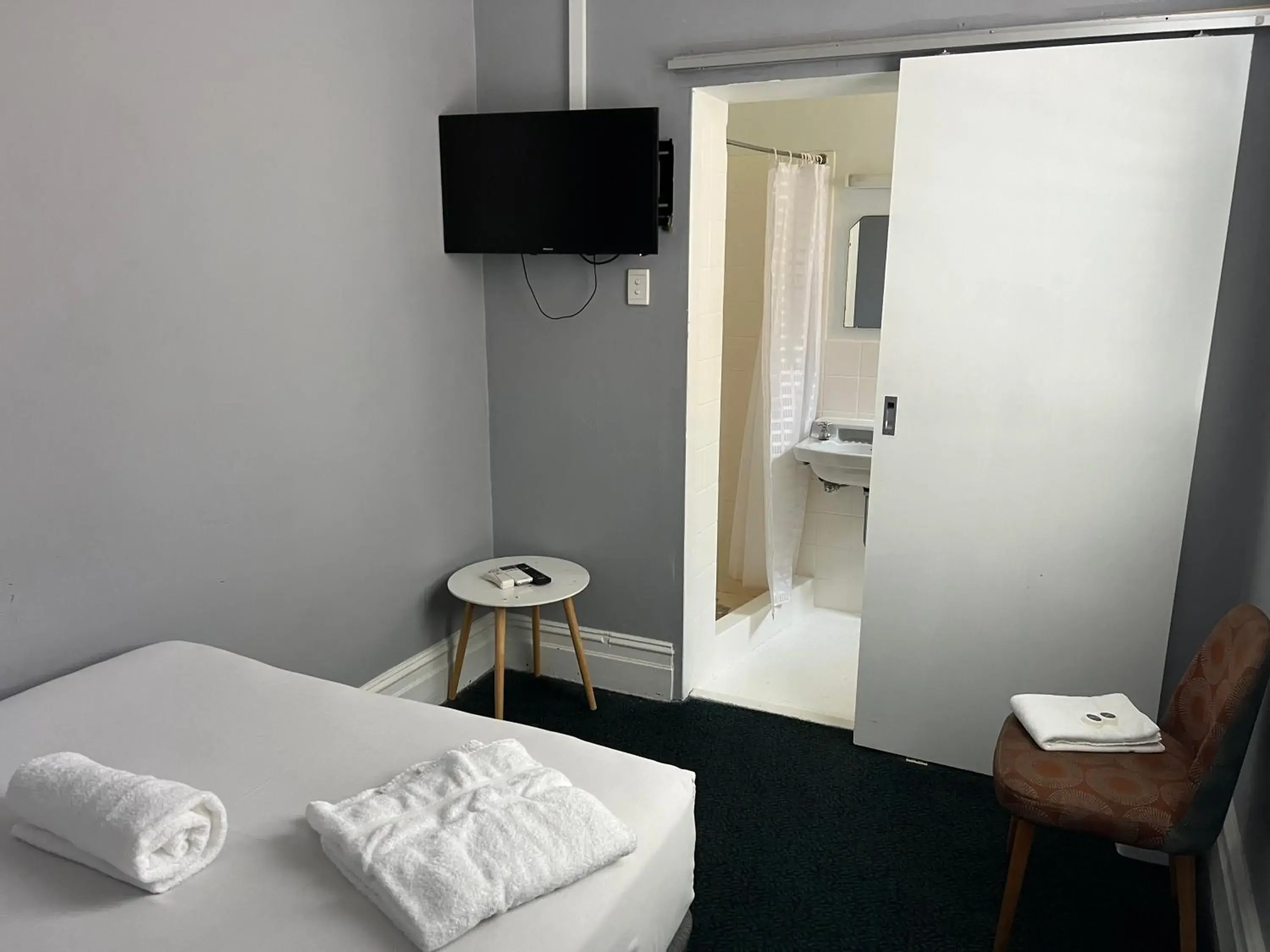 Double Room with Private Bathroom in Swansea Hotel Double Room with Private Bathroom in Swansea Hotel