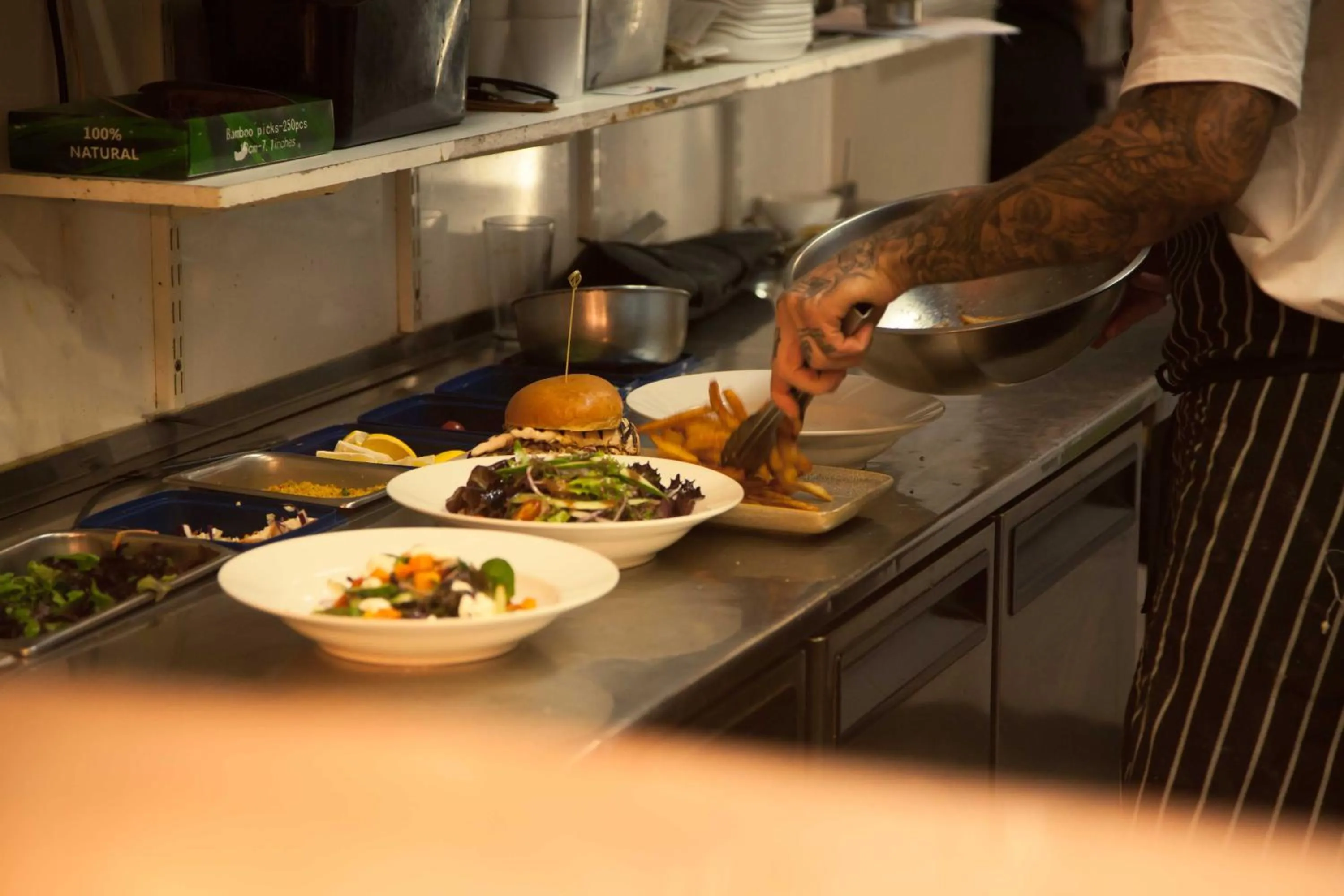 Restaurant/places to eat in Sporties Hotel