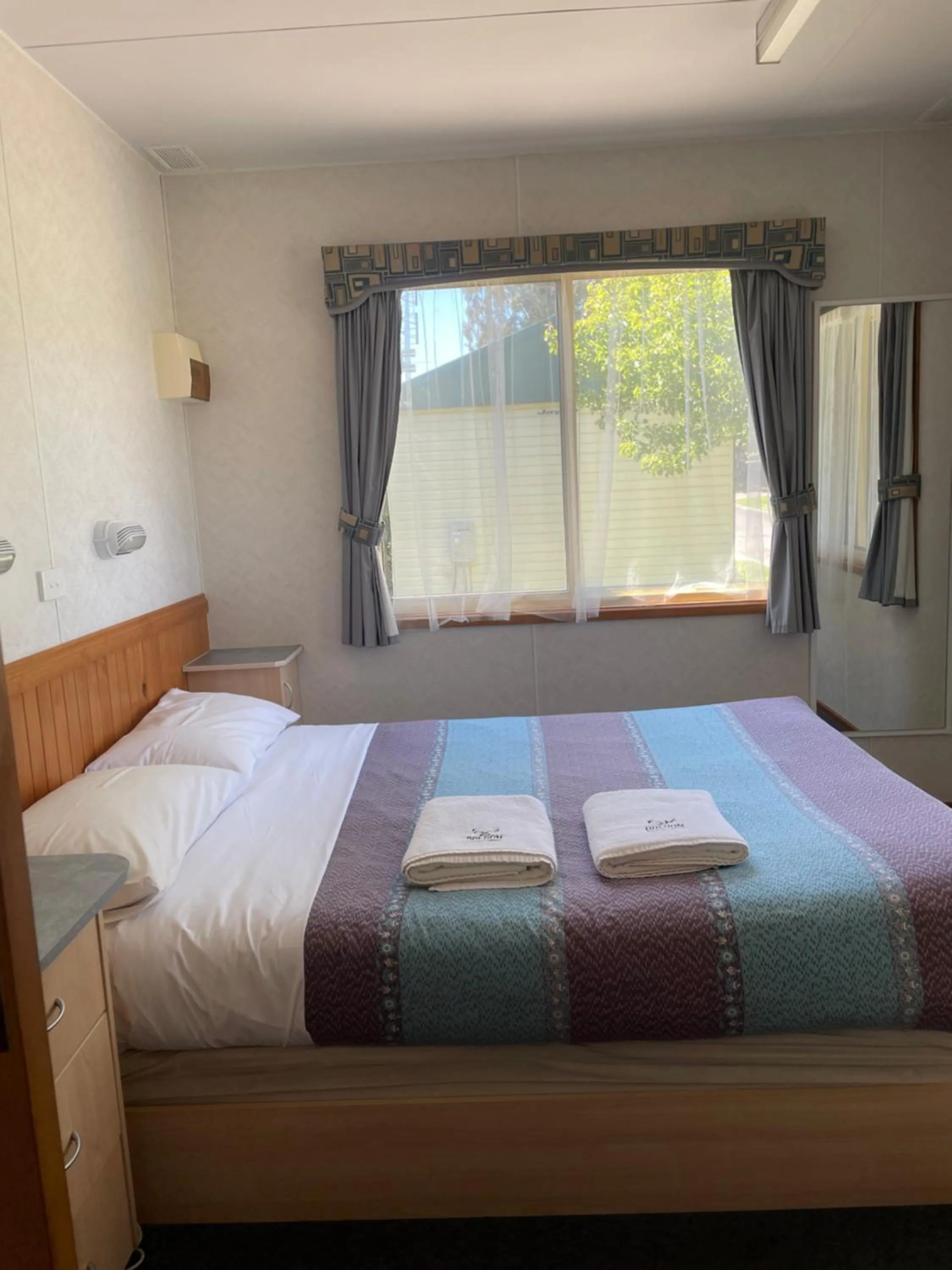 Bedroom, Bed in Jenolan Holiday Park Oberon