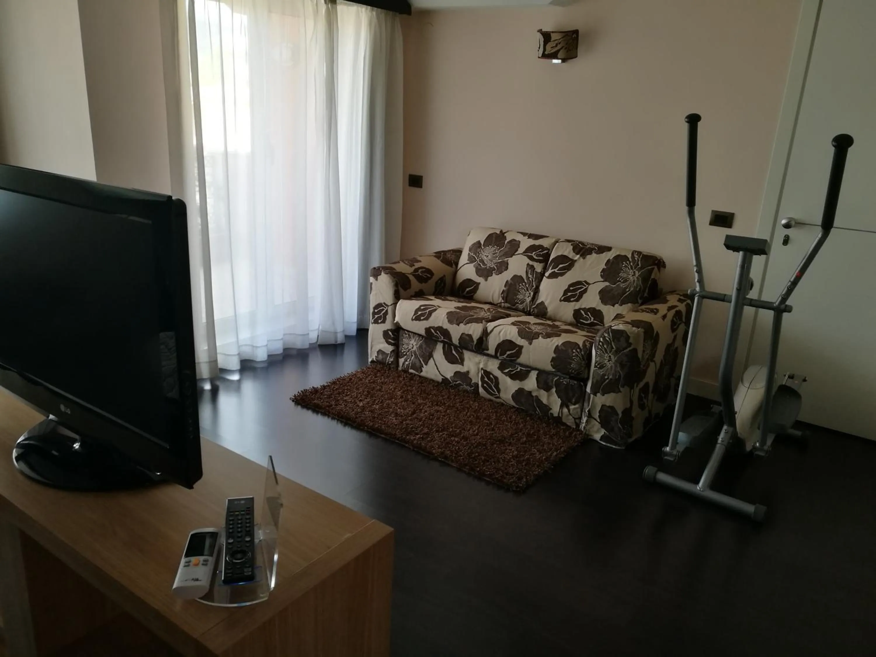 Photo of the whole room in Hotel Bruman