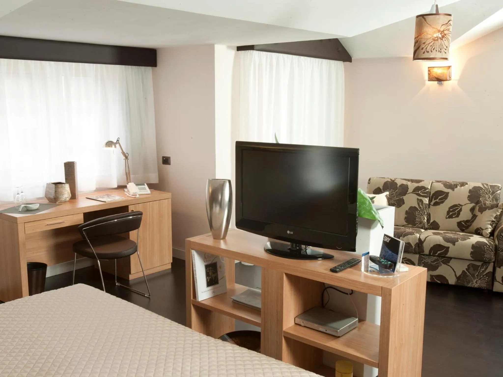 TV and multimedia in Hotel Bruman