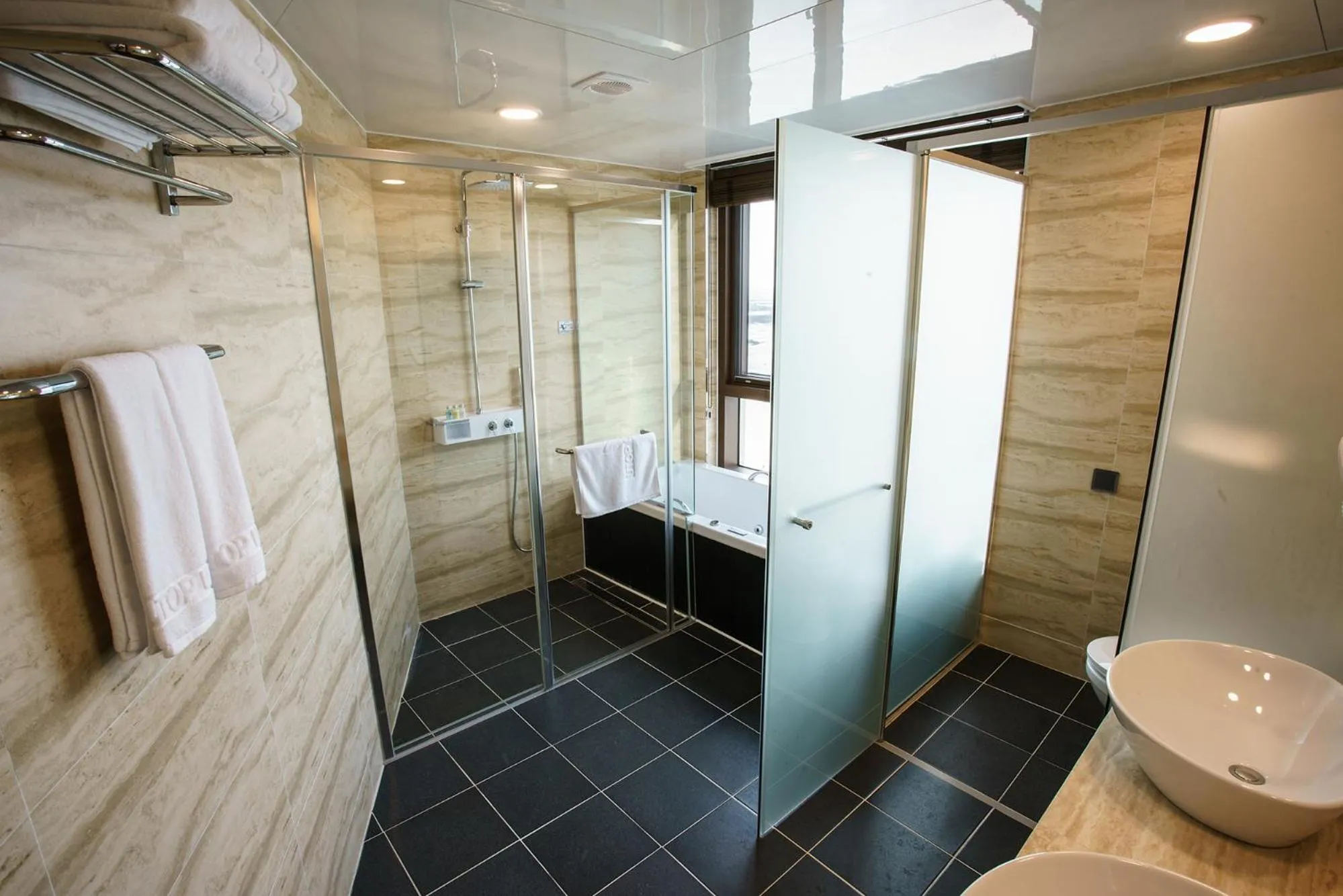 Shower in Utop Ubless Hotel Jeju