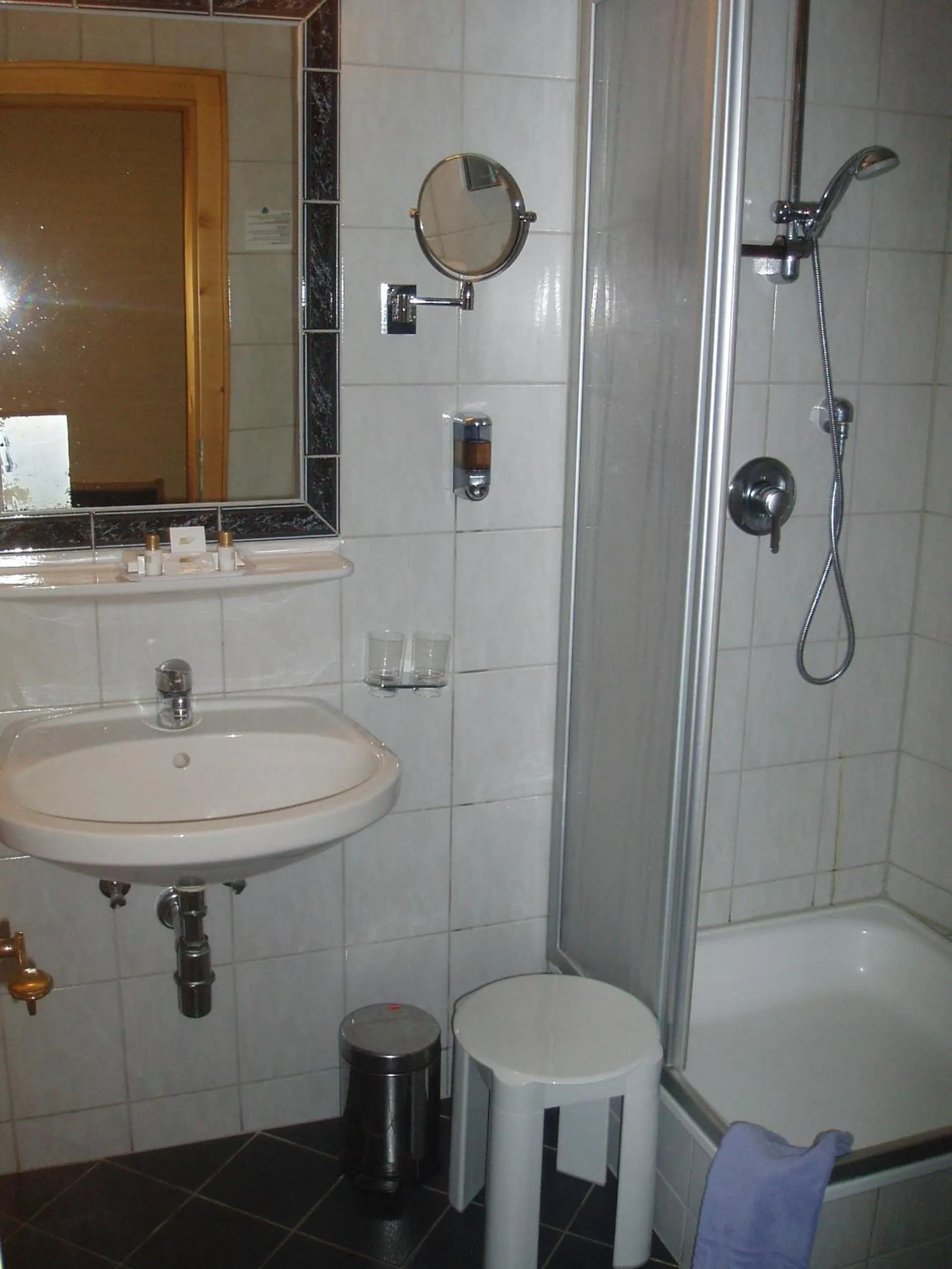 Bathroom in Hotel Gundolf