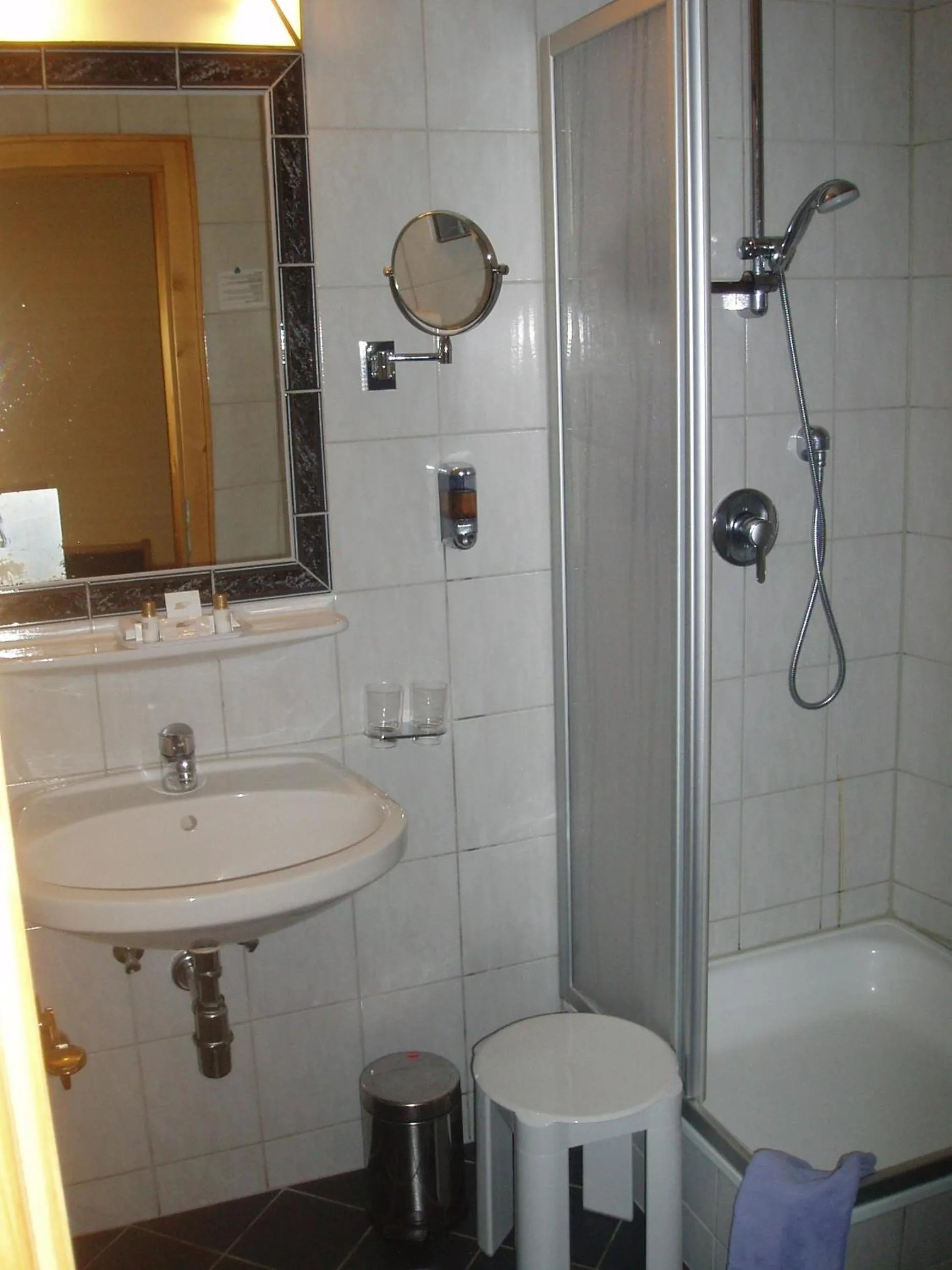 Bathroom in Hotel Gundolf