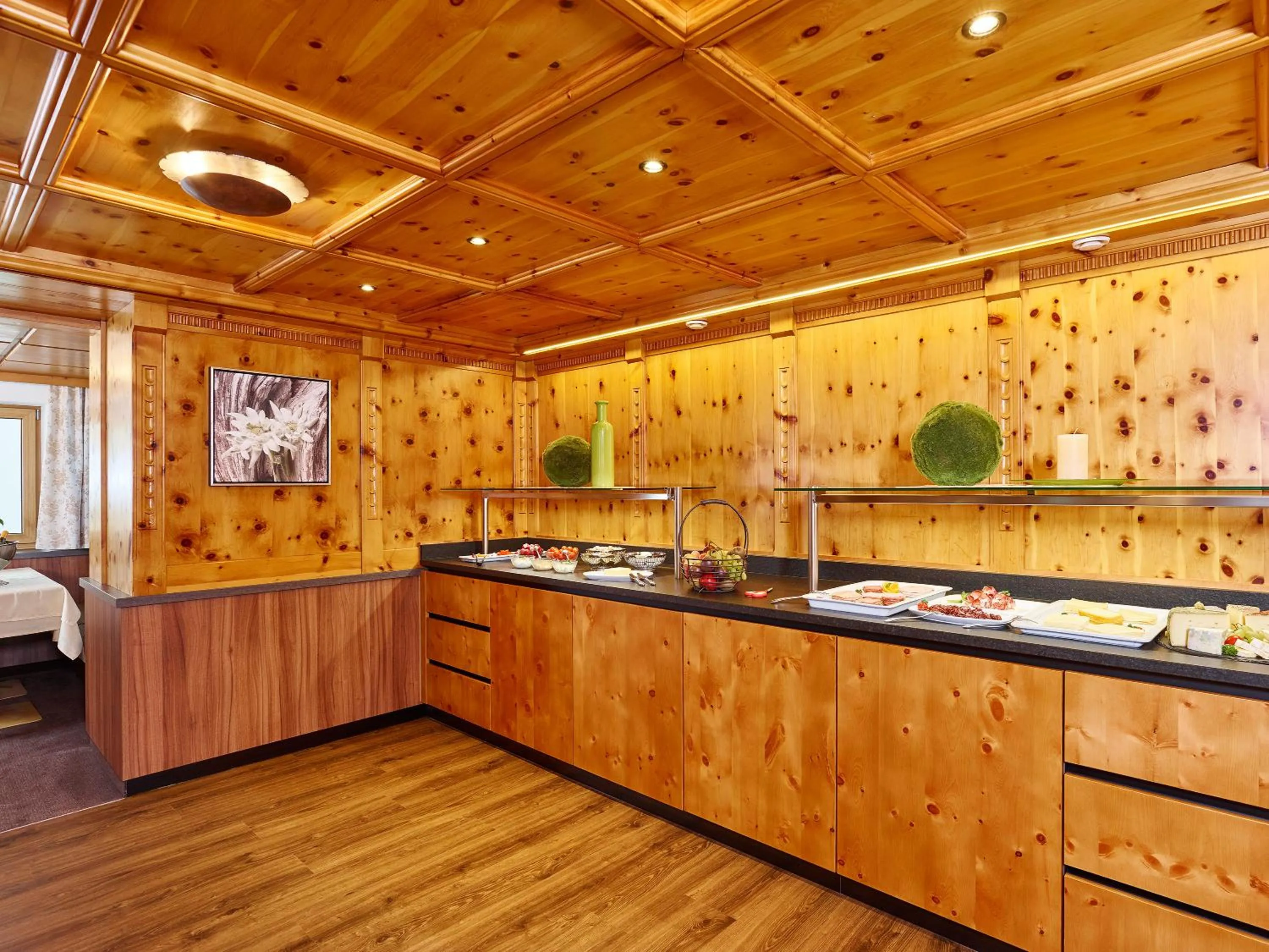 Restaurant/places to eat in Hotel Gundolf