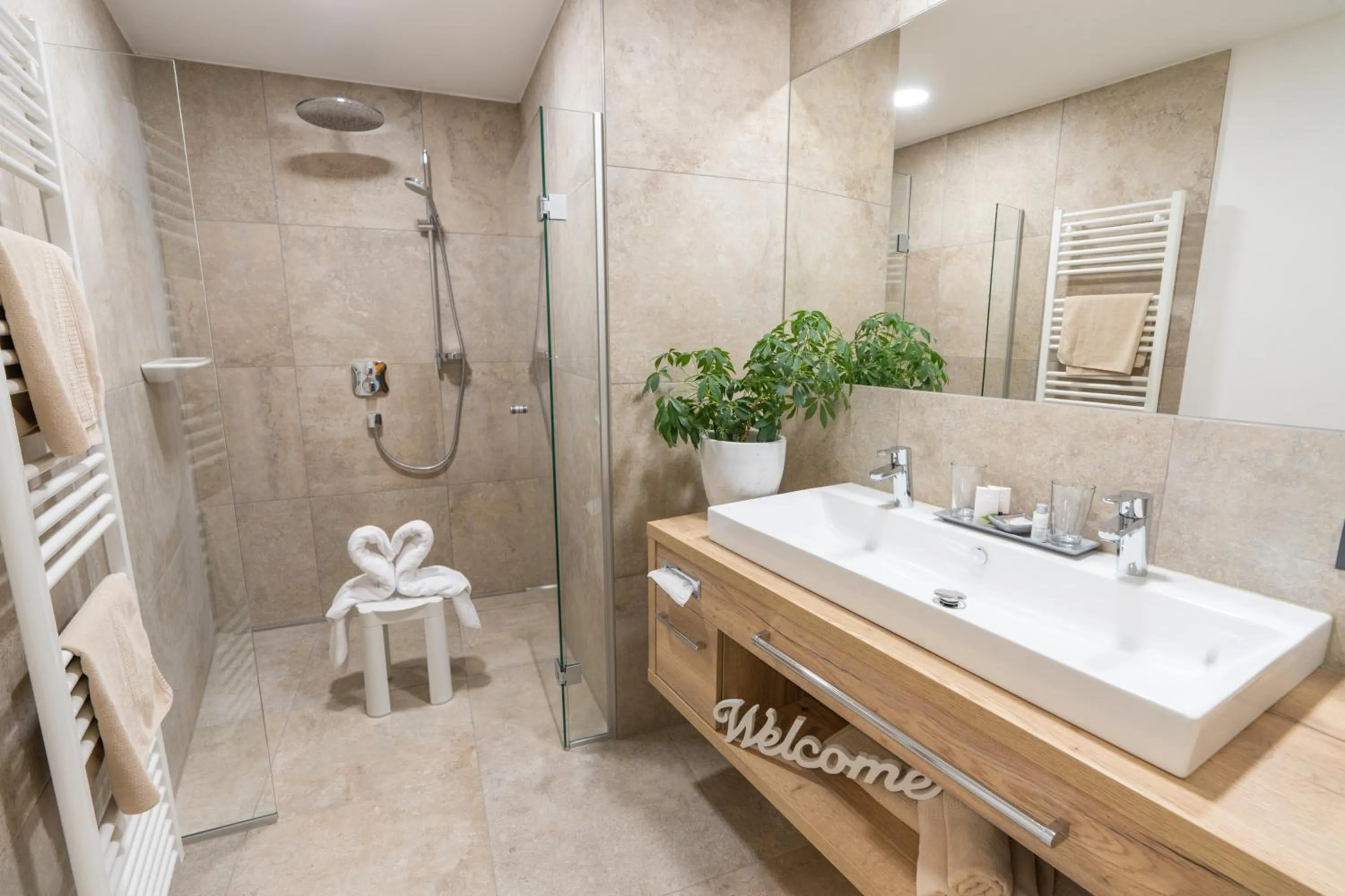 Bathroom in Hotel Gundolf