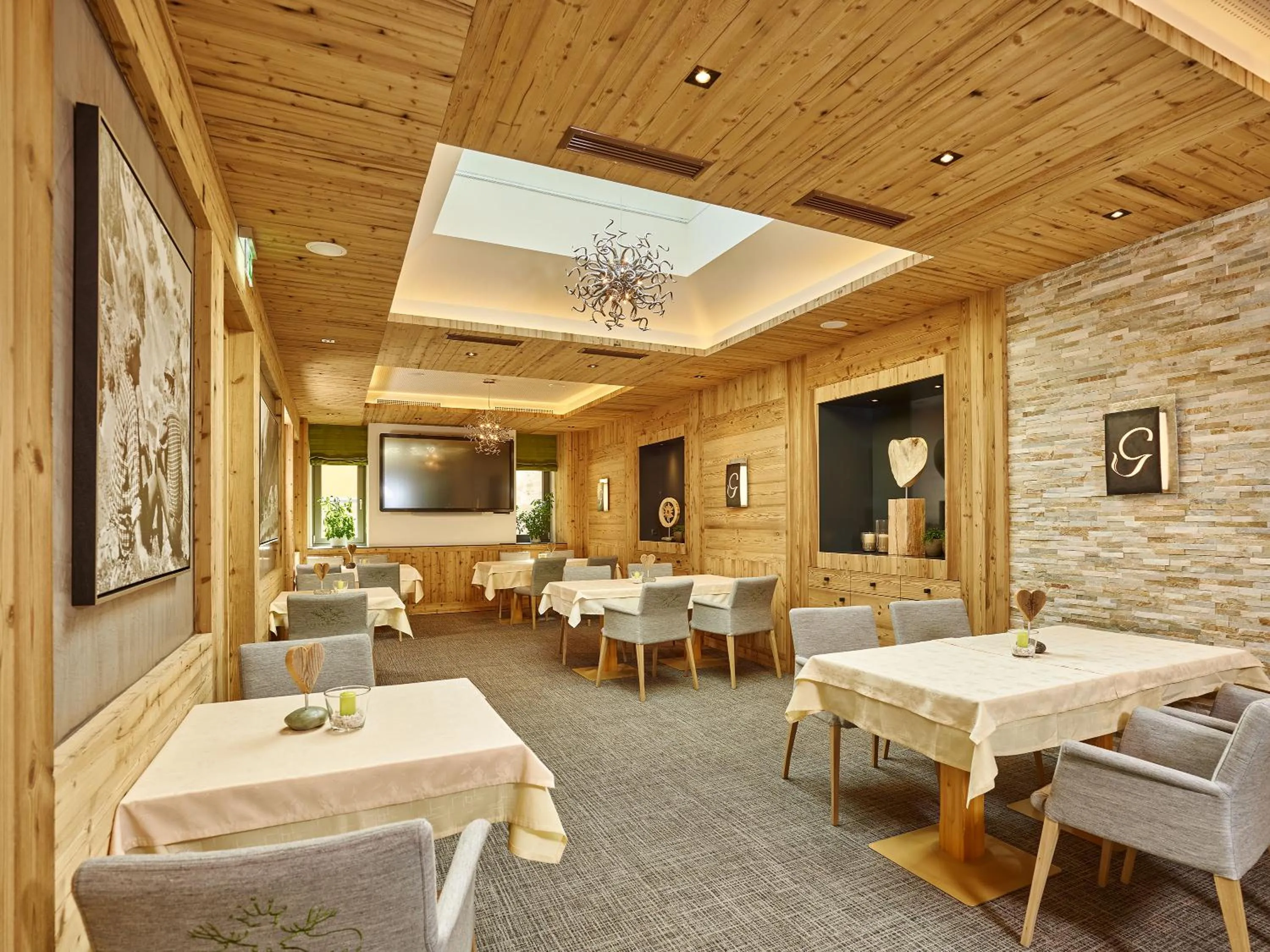 Restaurant/places to eat in Hotel Gundolf