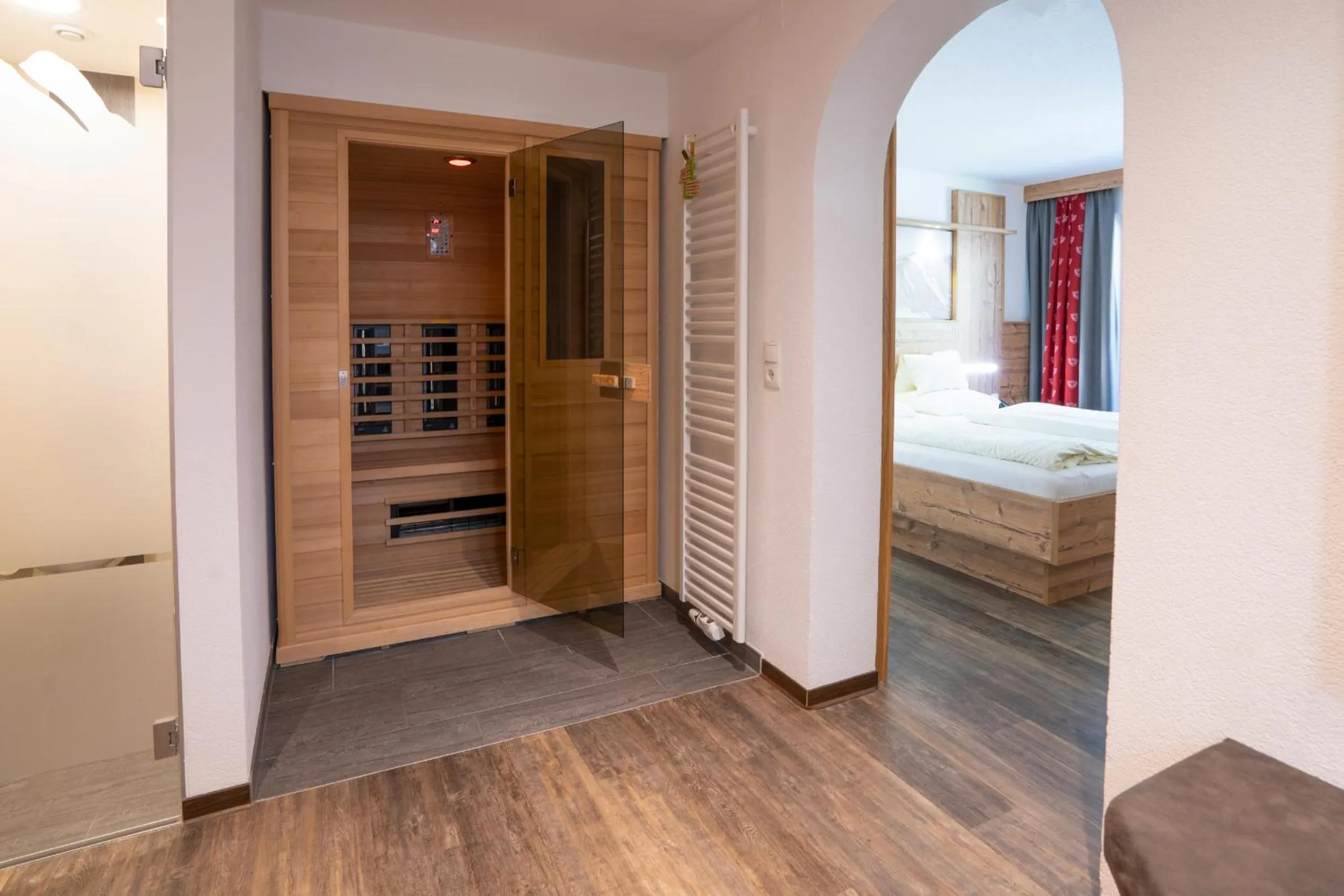 Spa and wellness centre/facilities, Bed in Hotel Gundolf