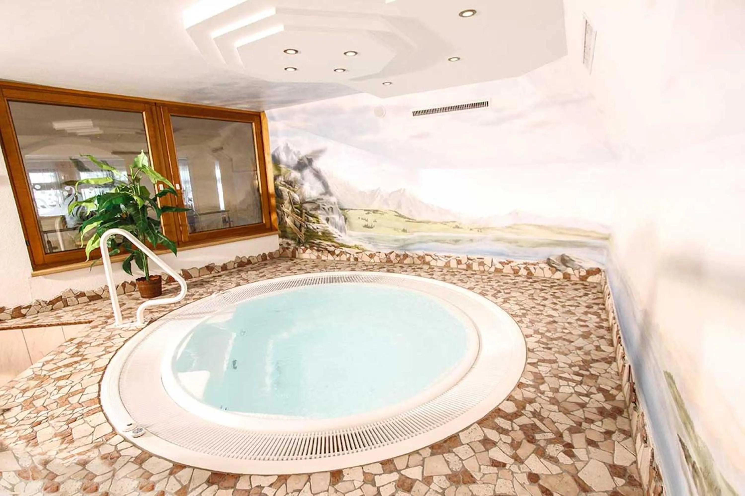 Hot Tub in Hotel Gundolf