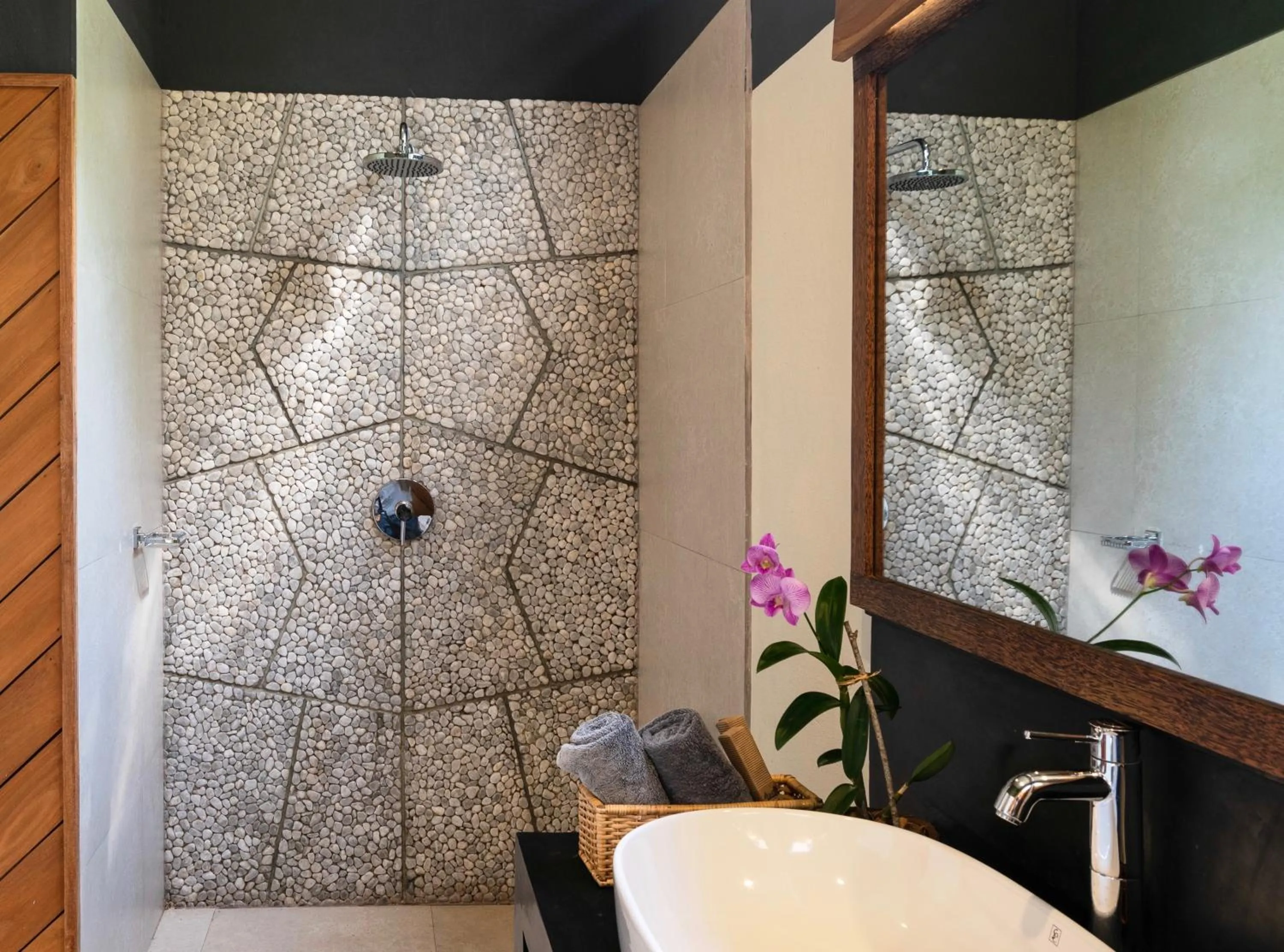 Bathroom in Lankavatara Ocean Retreat & Spa