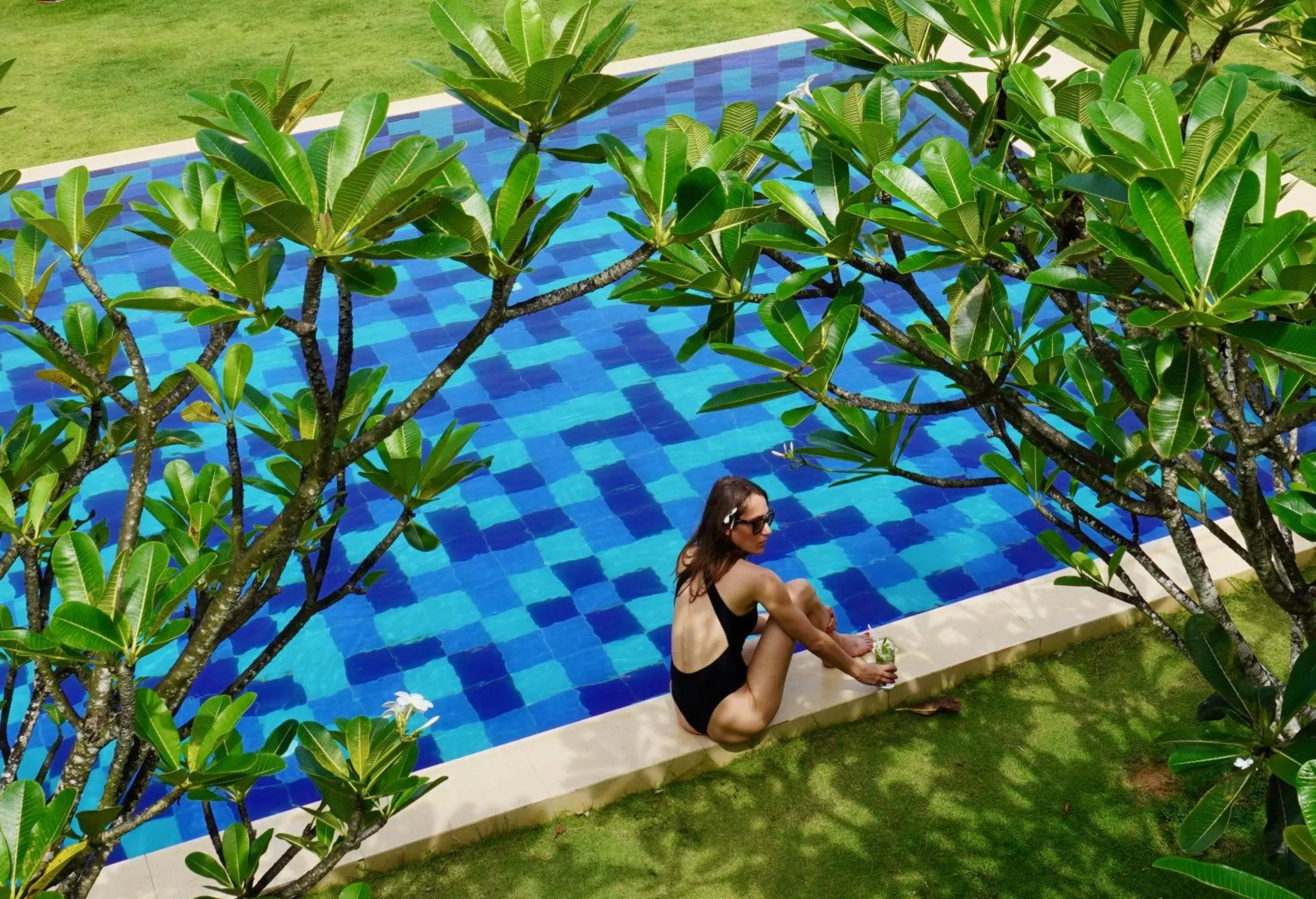 Swimming pool in Lankavatara Ocean Retreat & Spa