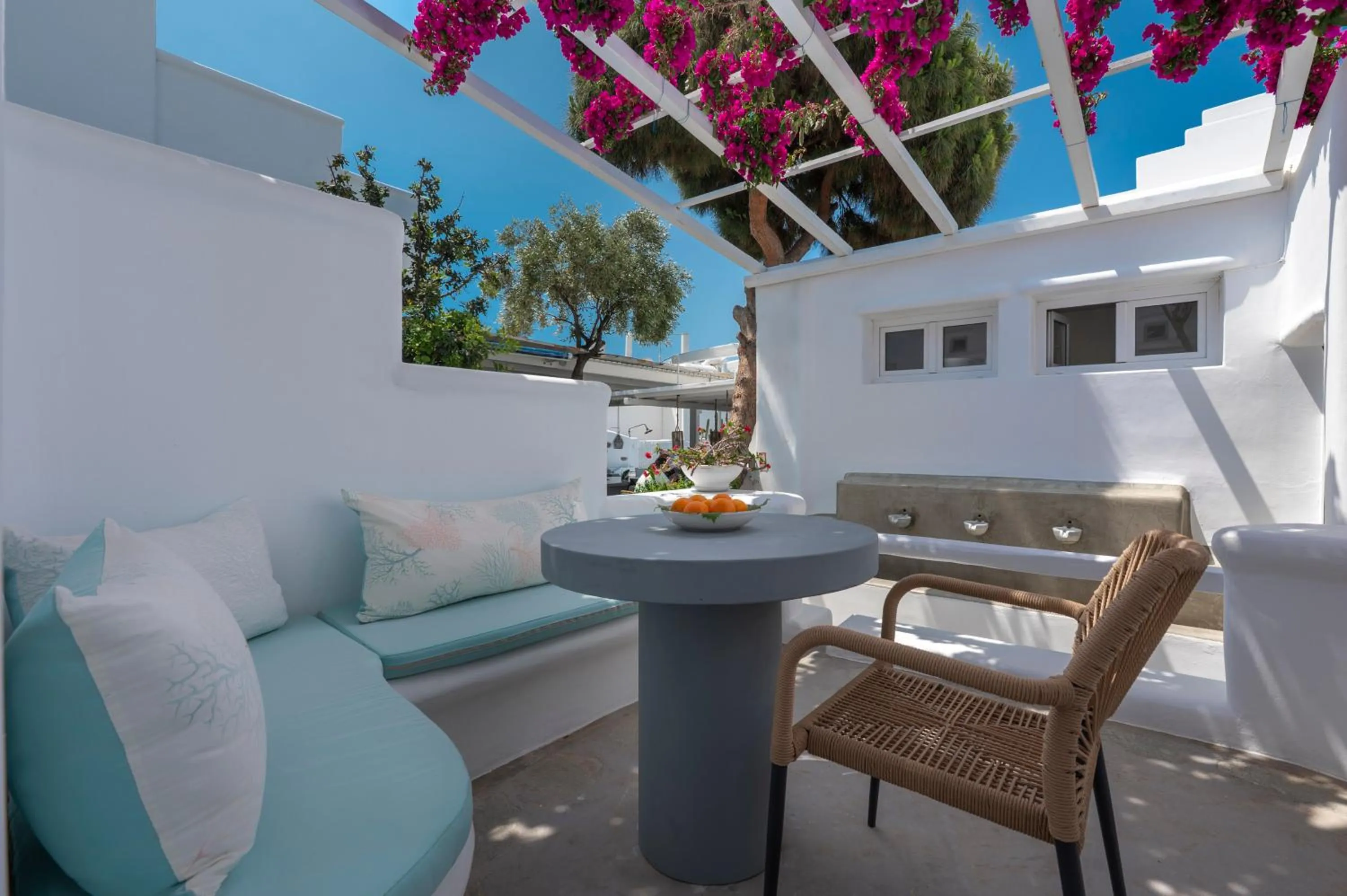 Flaskos Luxury Suites