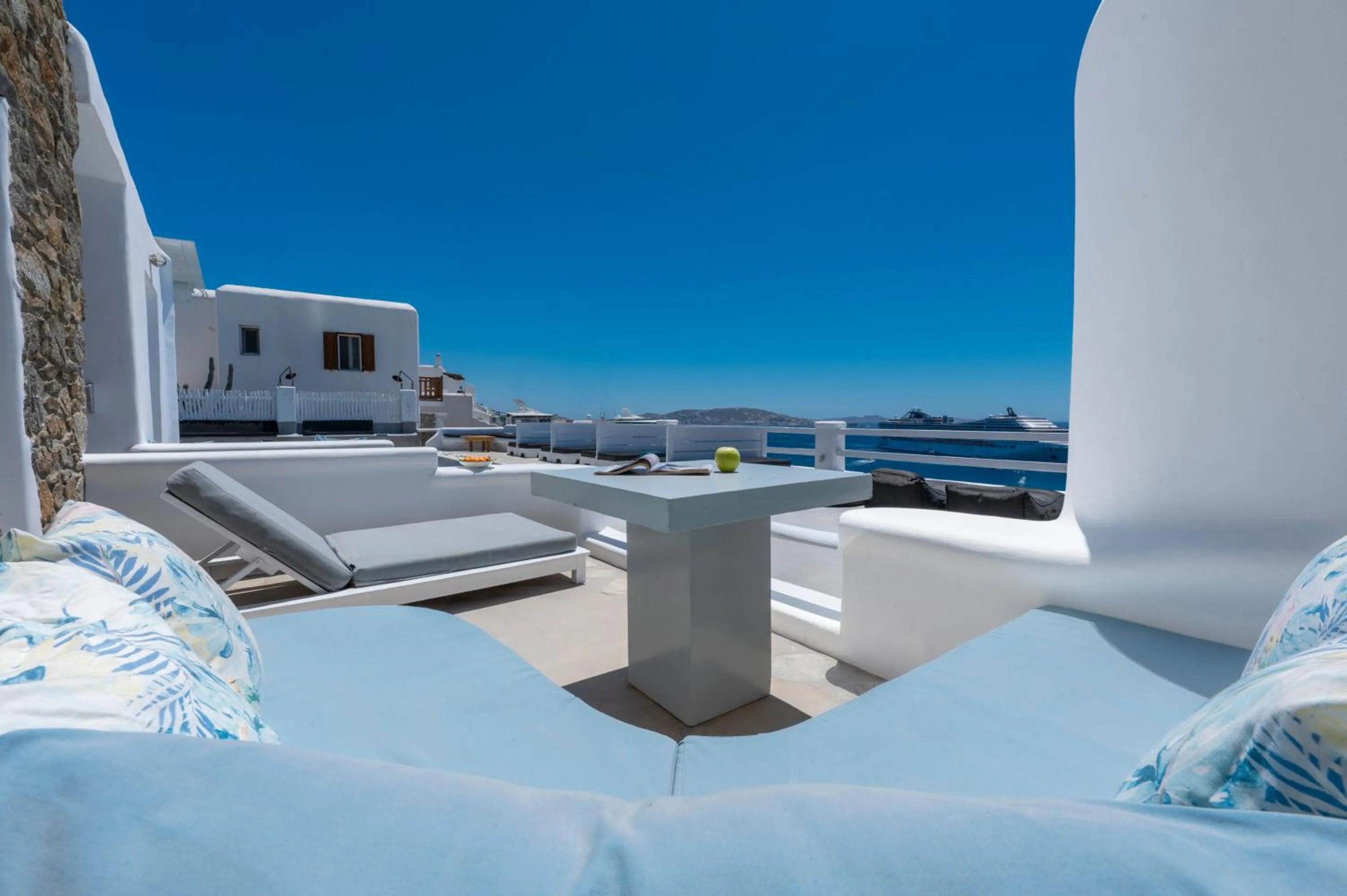 Flaskos Luxury Suites