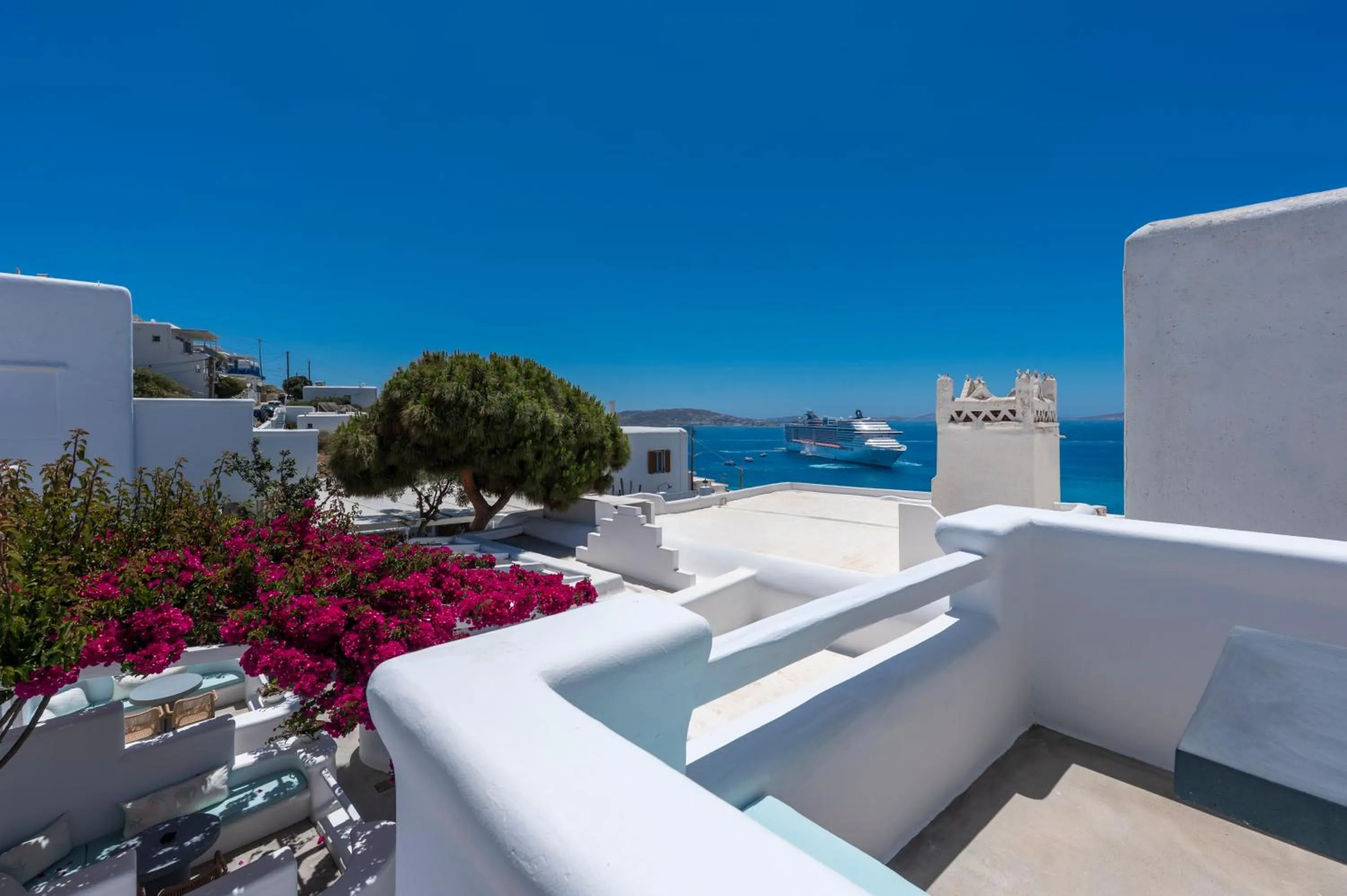 Flaskos Luxury Suites