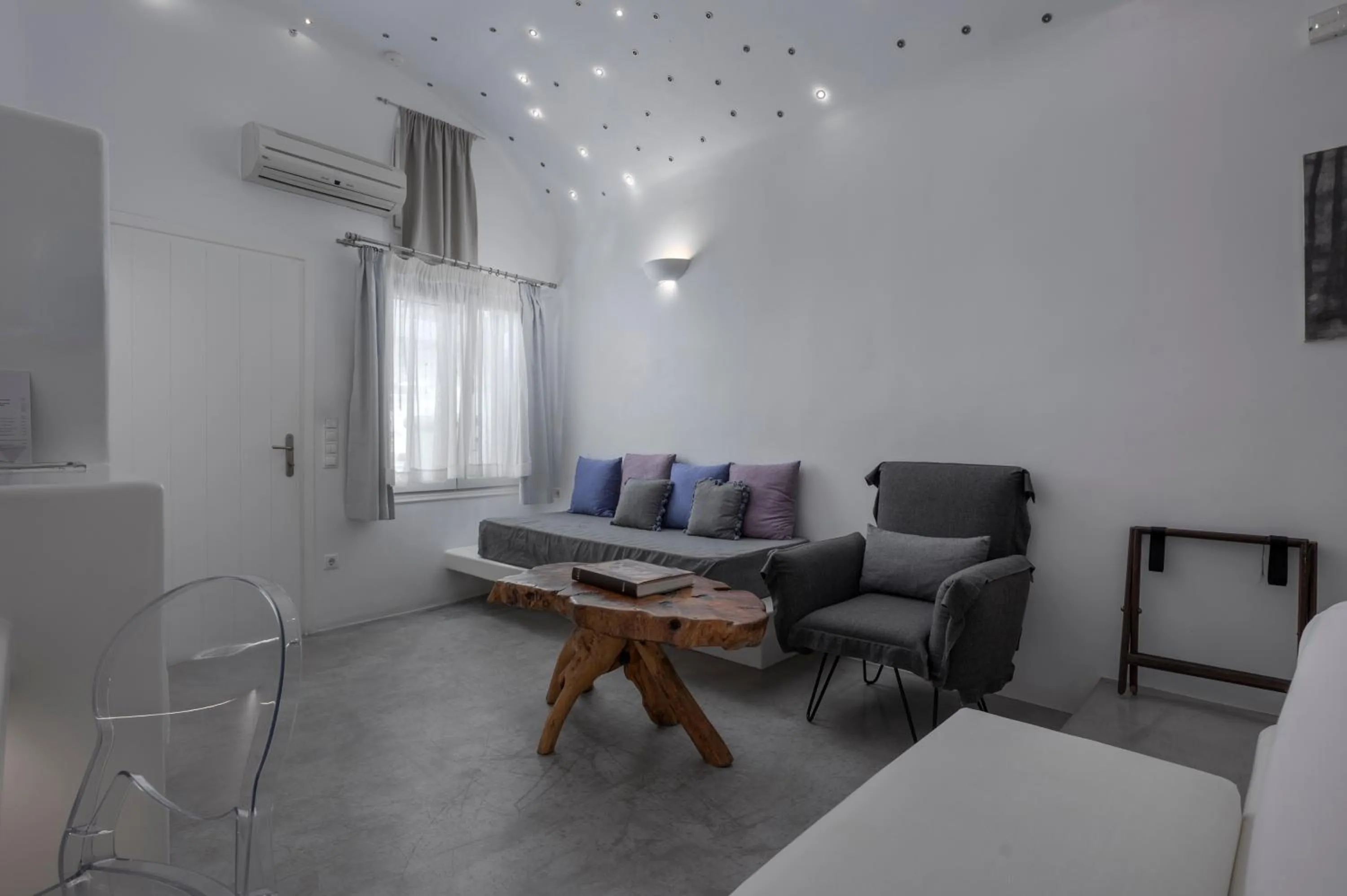 Flaskos Luxury Suites