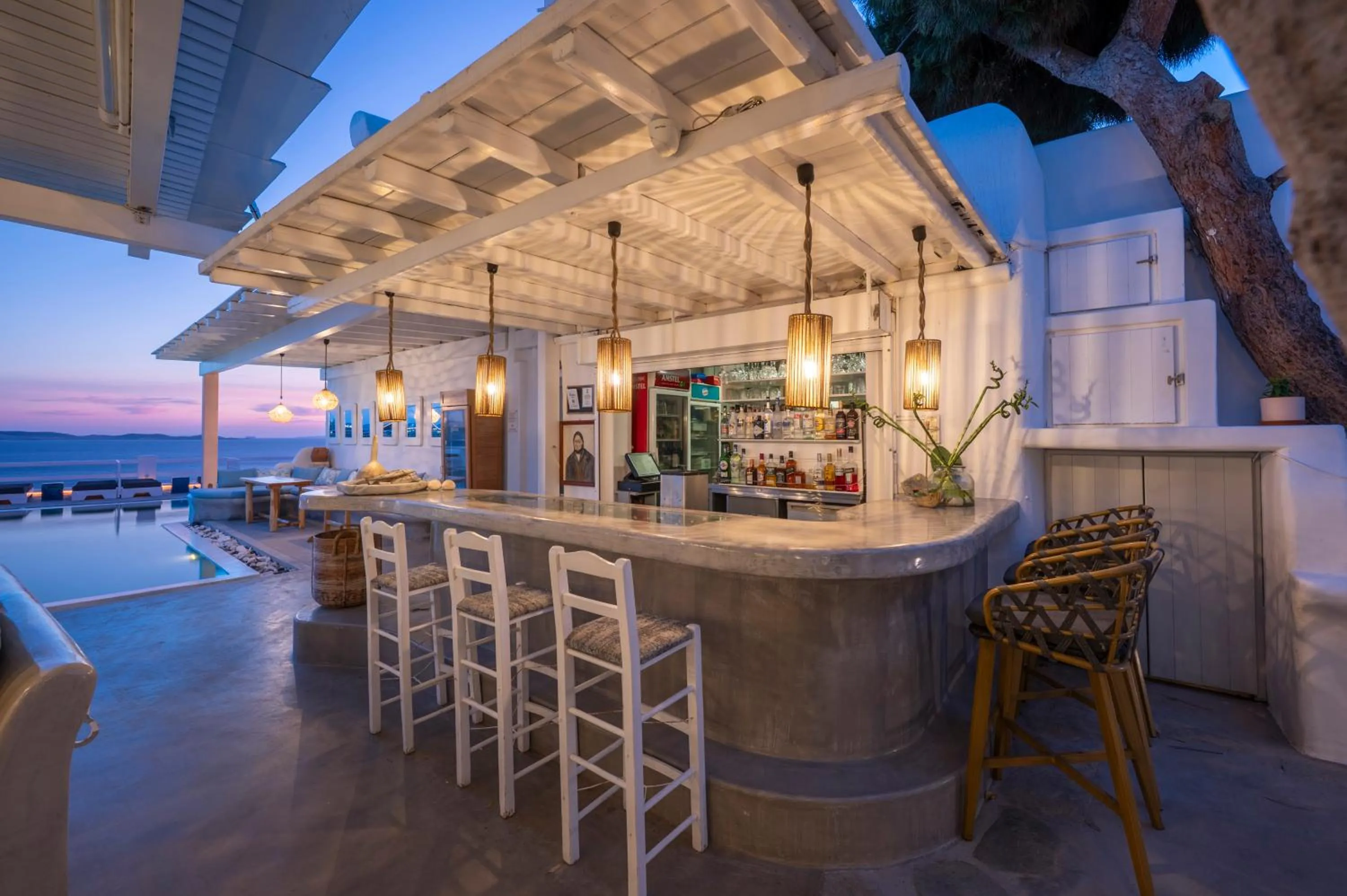 Flaskos Luxury Suites