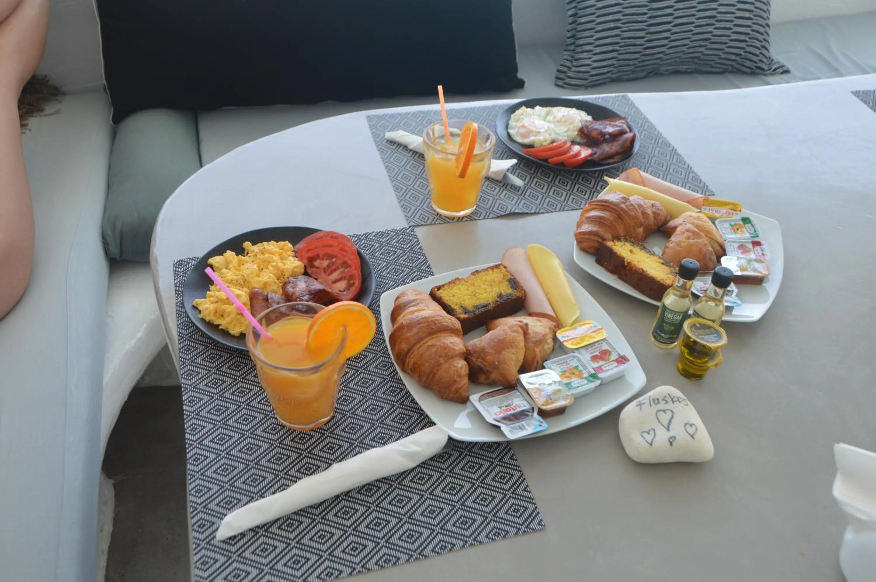 Restaurant/places to eat in Flaskos Luxury Suites