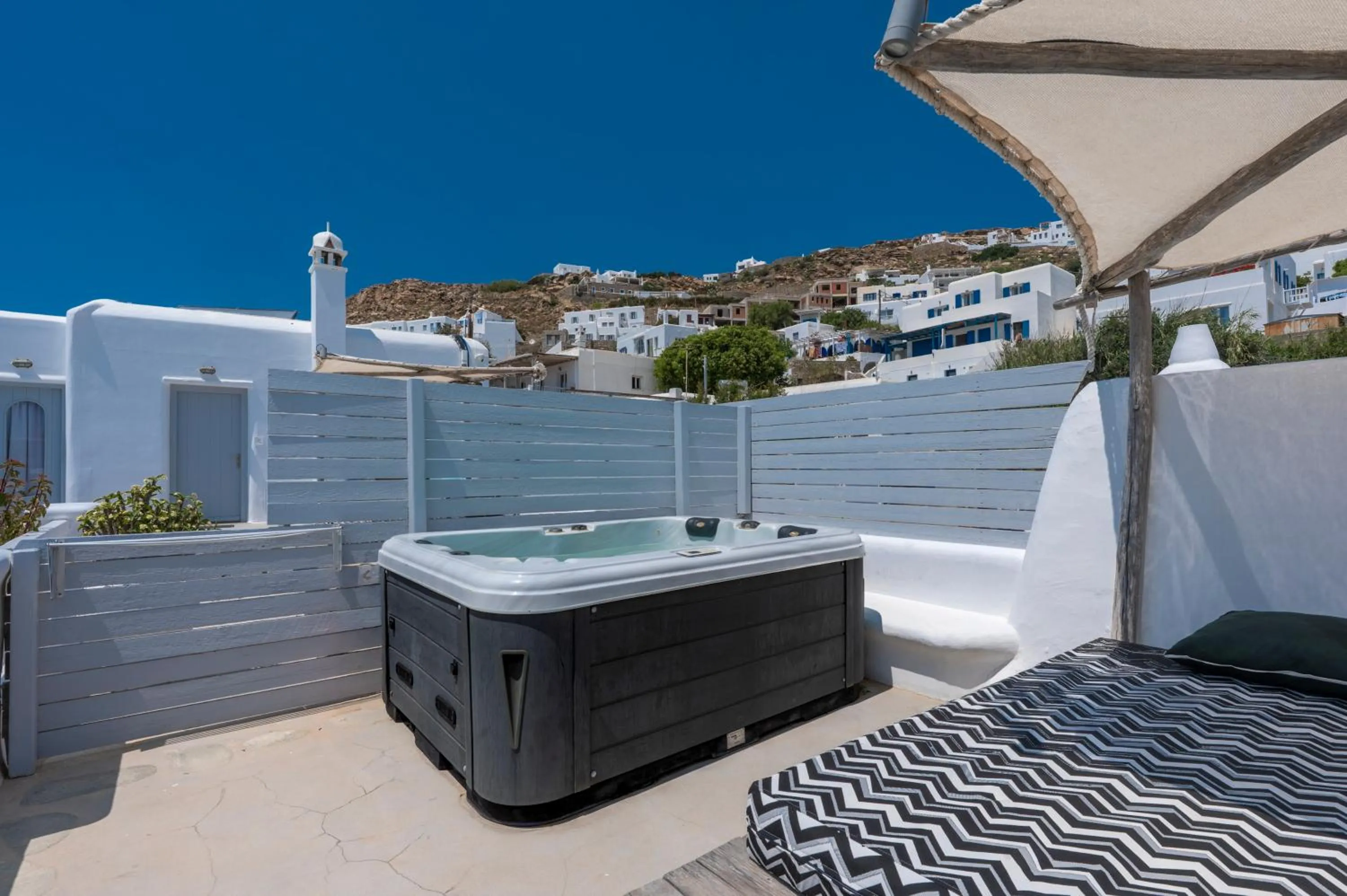 Flaskos Luxury Suites