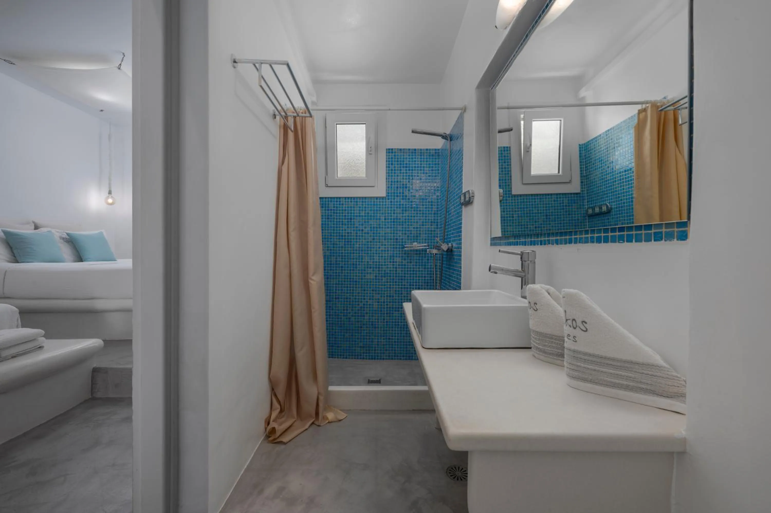 Flaskos Luxury Suites