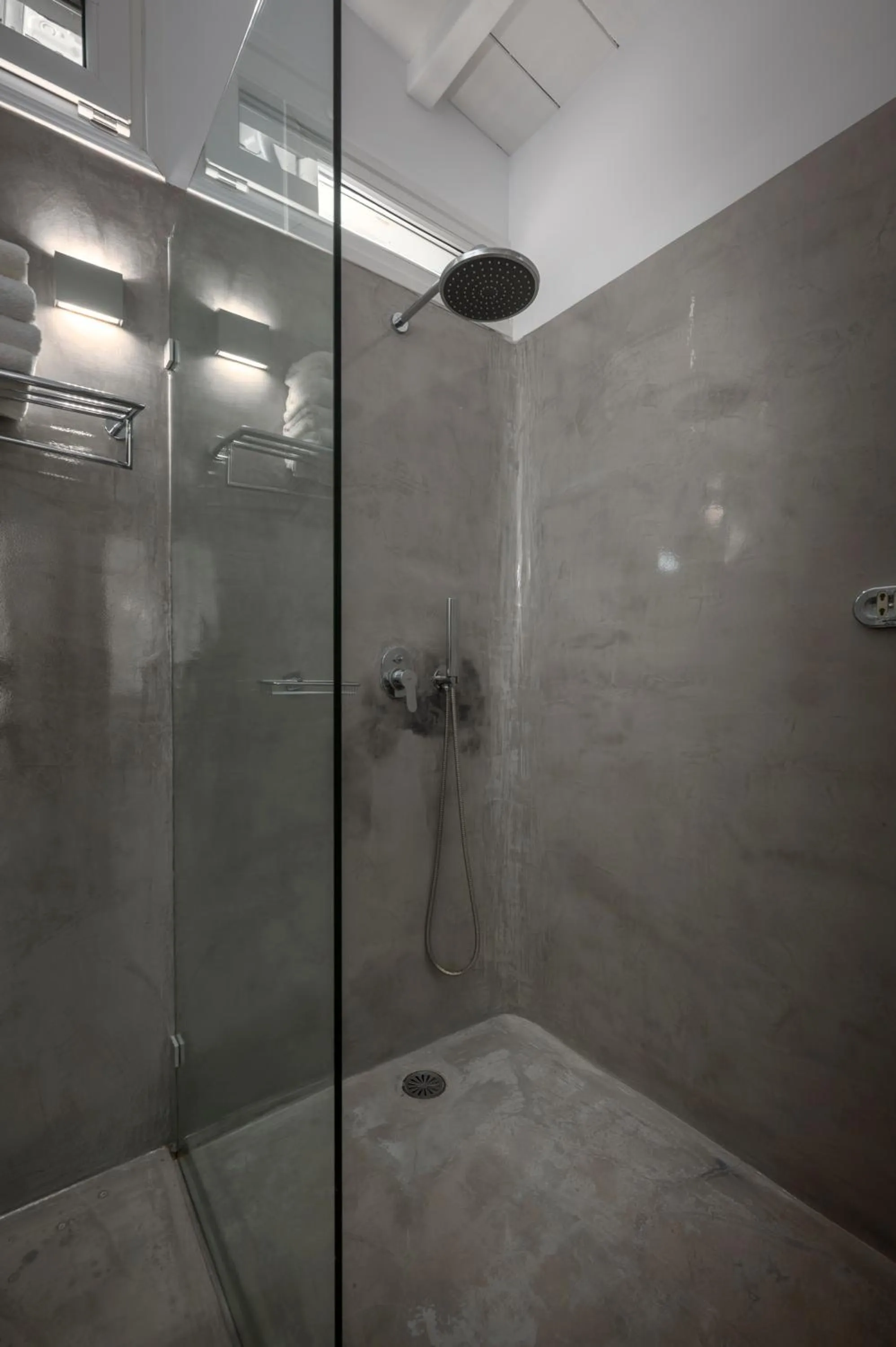 Flaskos Luxury Suites