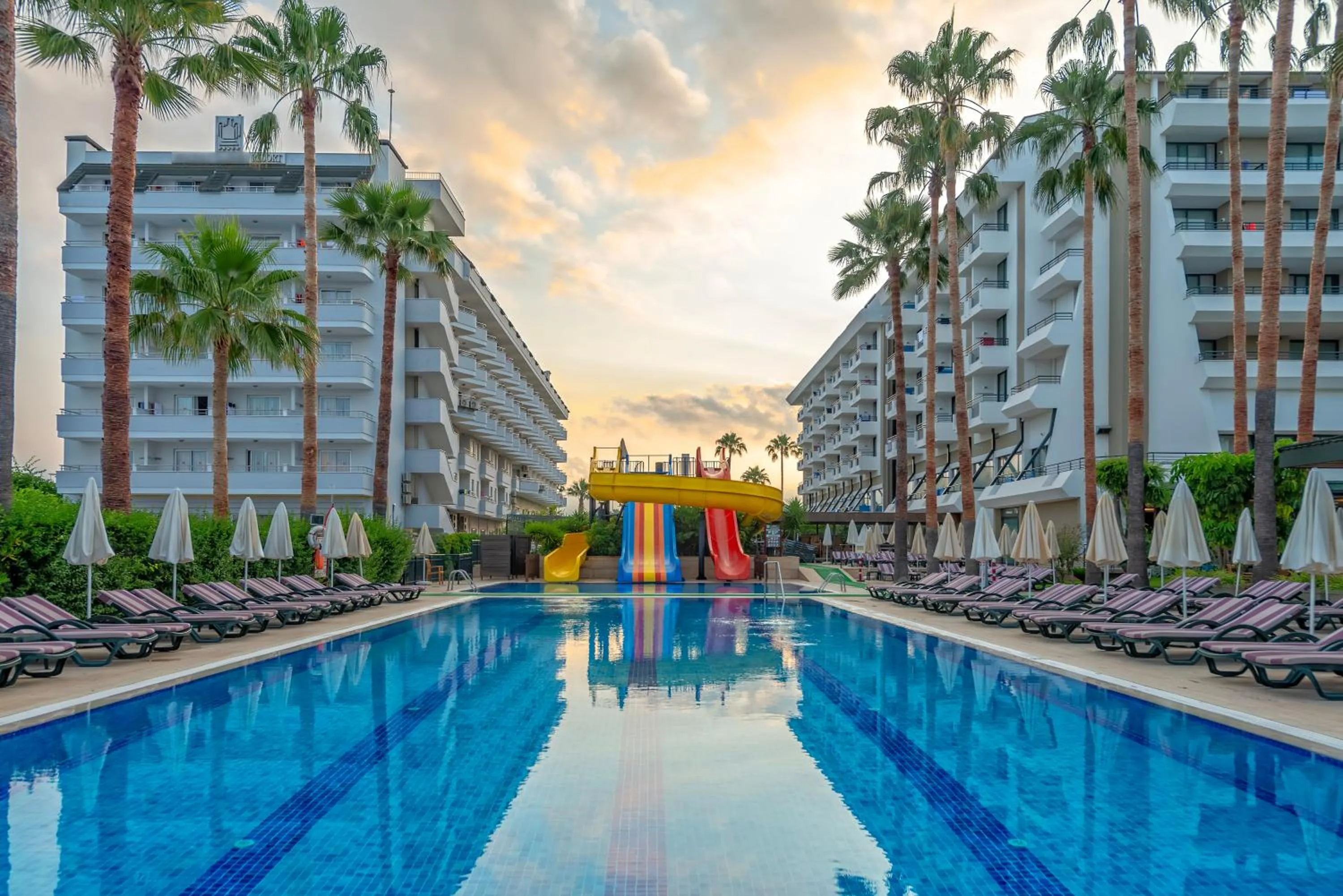 Swimming pool in Meryan Hotel - Ultra All Inclusive